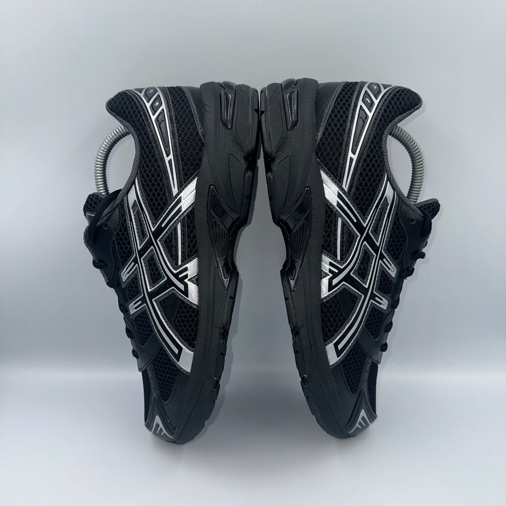 ASICS Gel-1130 Black / Pure Silver three-quarter front angle