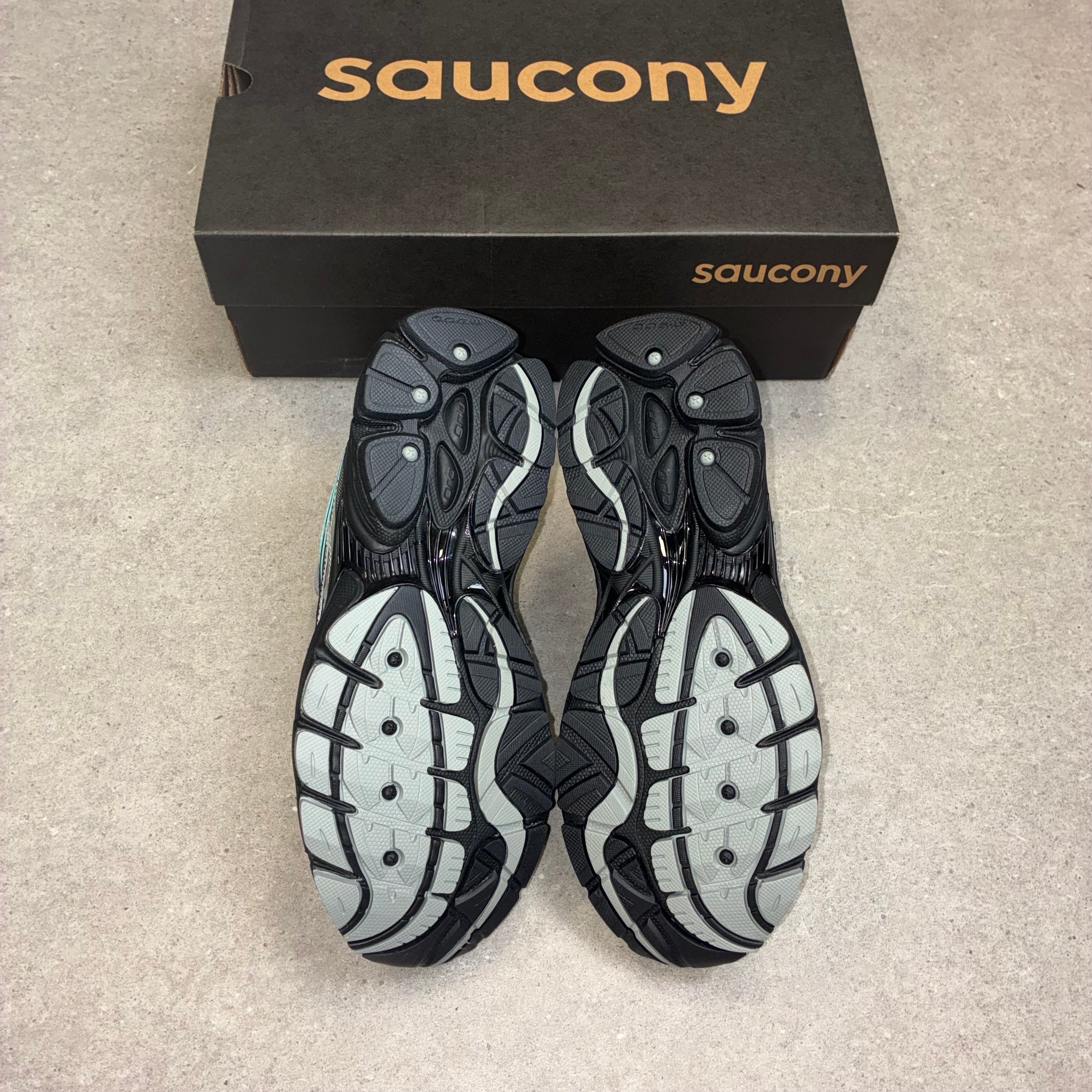 Saucony ProGrid Omni 9 Fossil / Splash