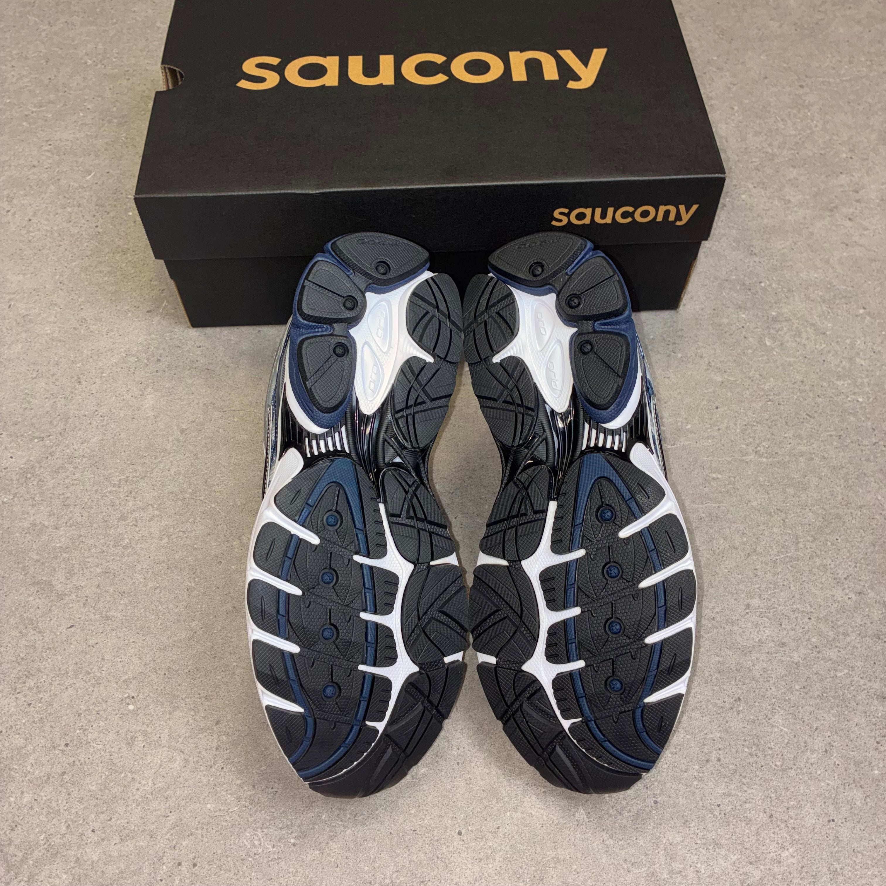 Saucony ProGrid Omni 9 Deep Navy