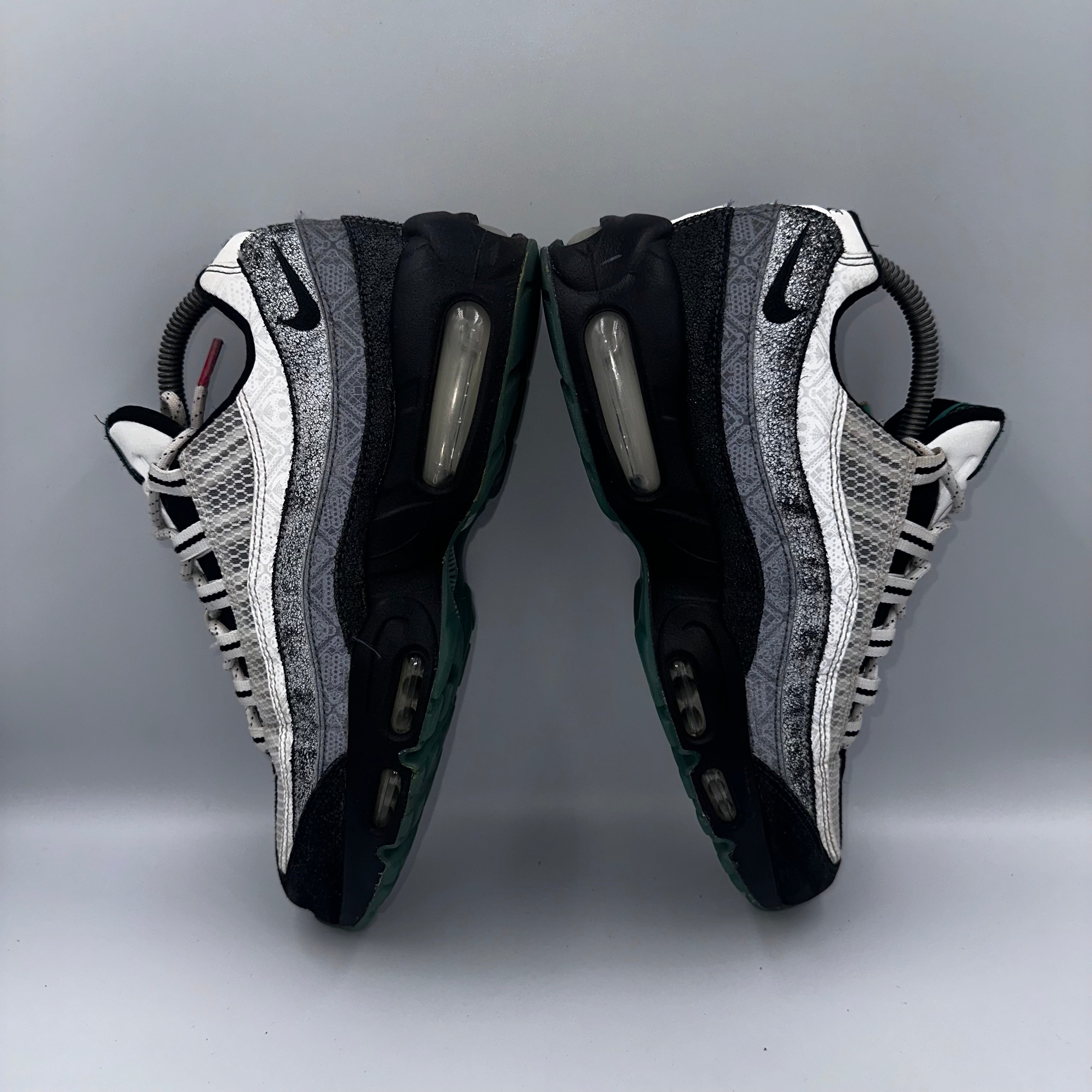Nike Air Max 95 DOTD UK 6.5 three-quarter front angle