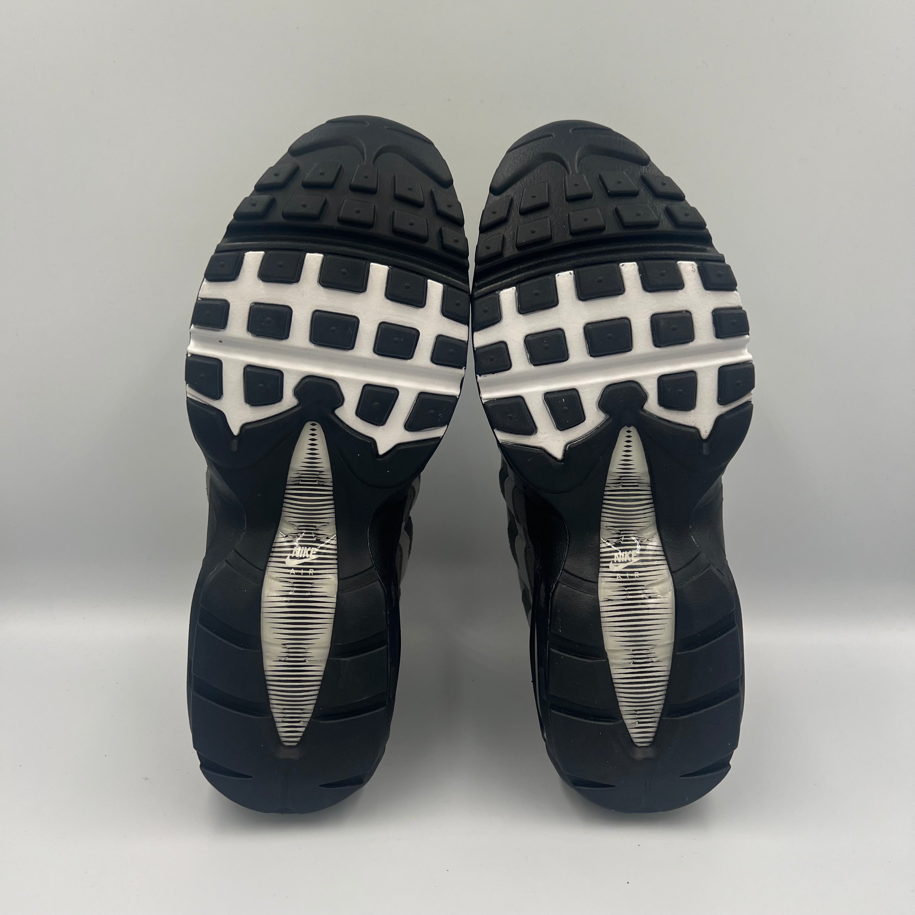 Nike Air Max 95 Grey Jewel heel and counter detail