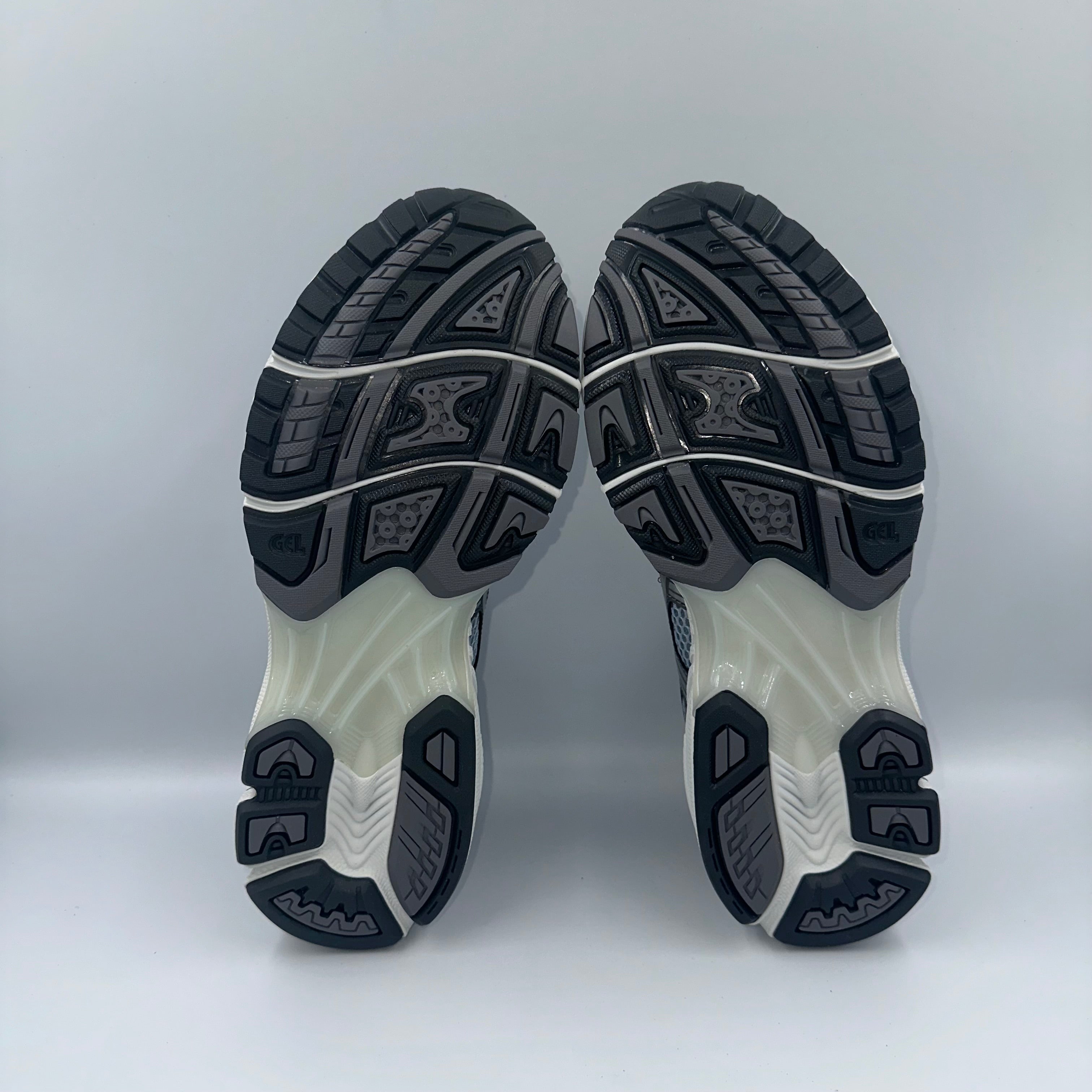ASICS Gel-Kayano 14 Dolphin Grey / Pure Silver heel and counter detail