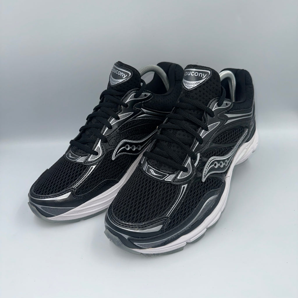 Saucony Progrid Omni 9 Black medial side view