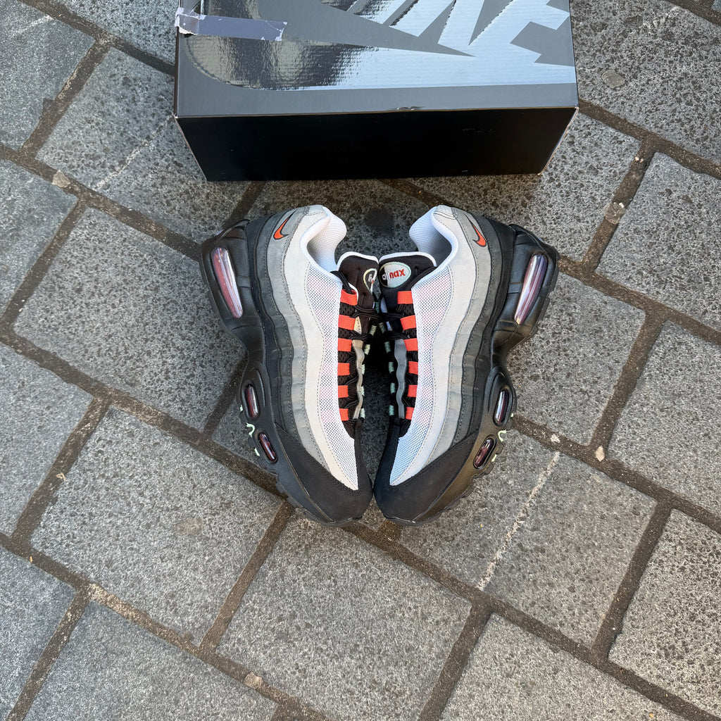 Nike Air Max 95 “Liverpool 110”