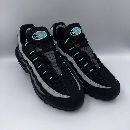 Nike Air Max 95 Jade Jewel / Aurora Green lateral side profile