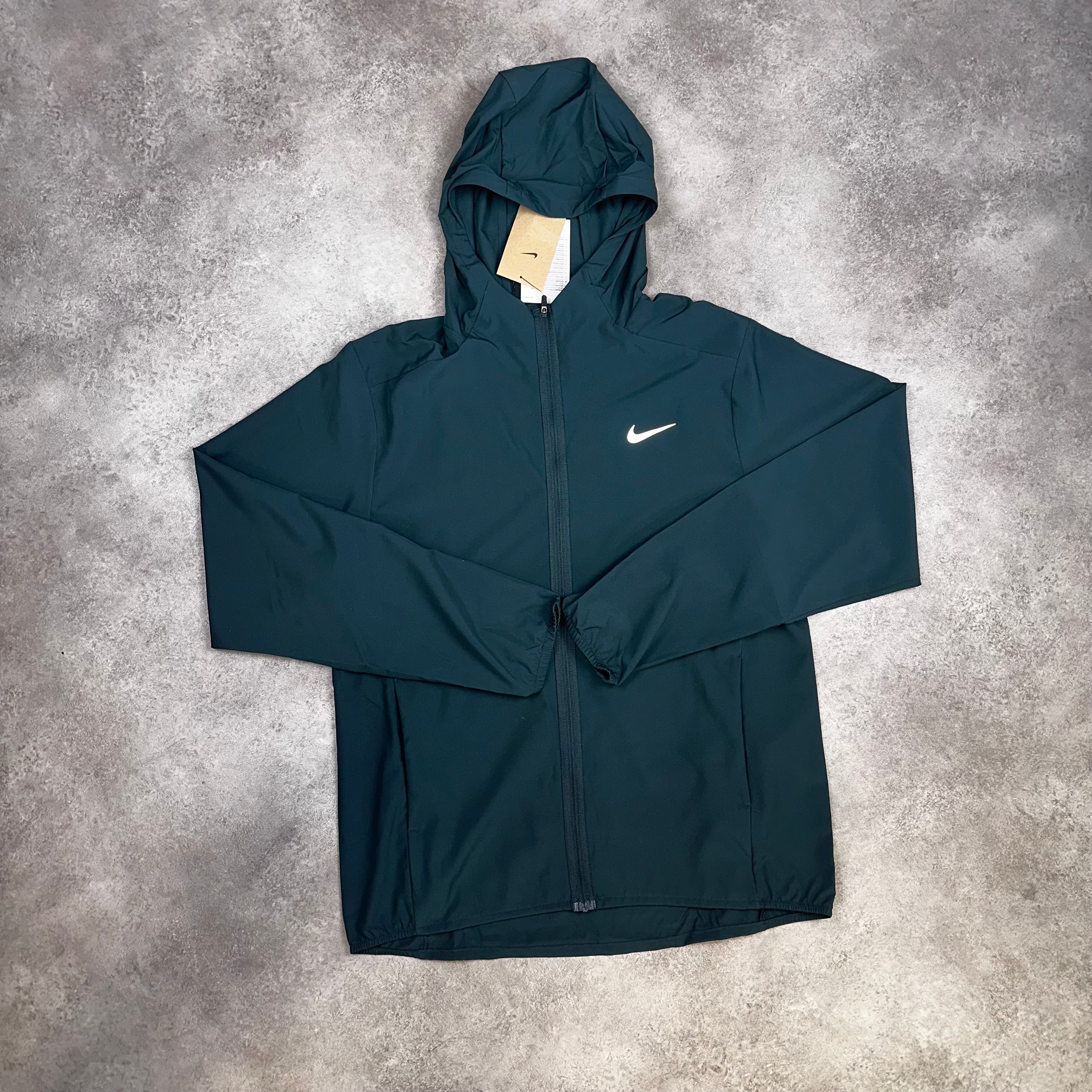 Nike Challenger Jacket Sea Weed front view
