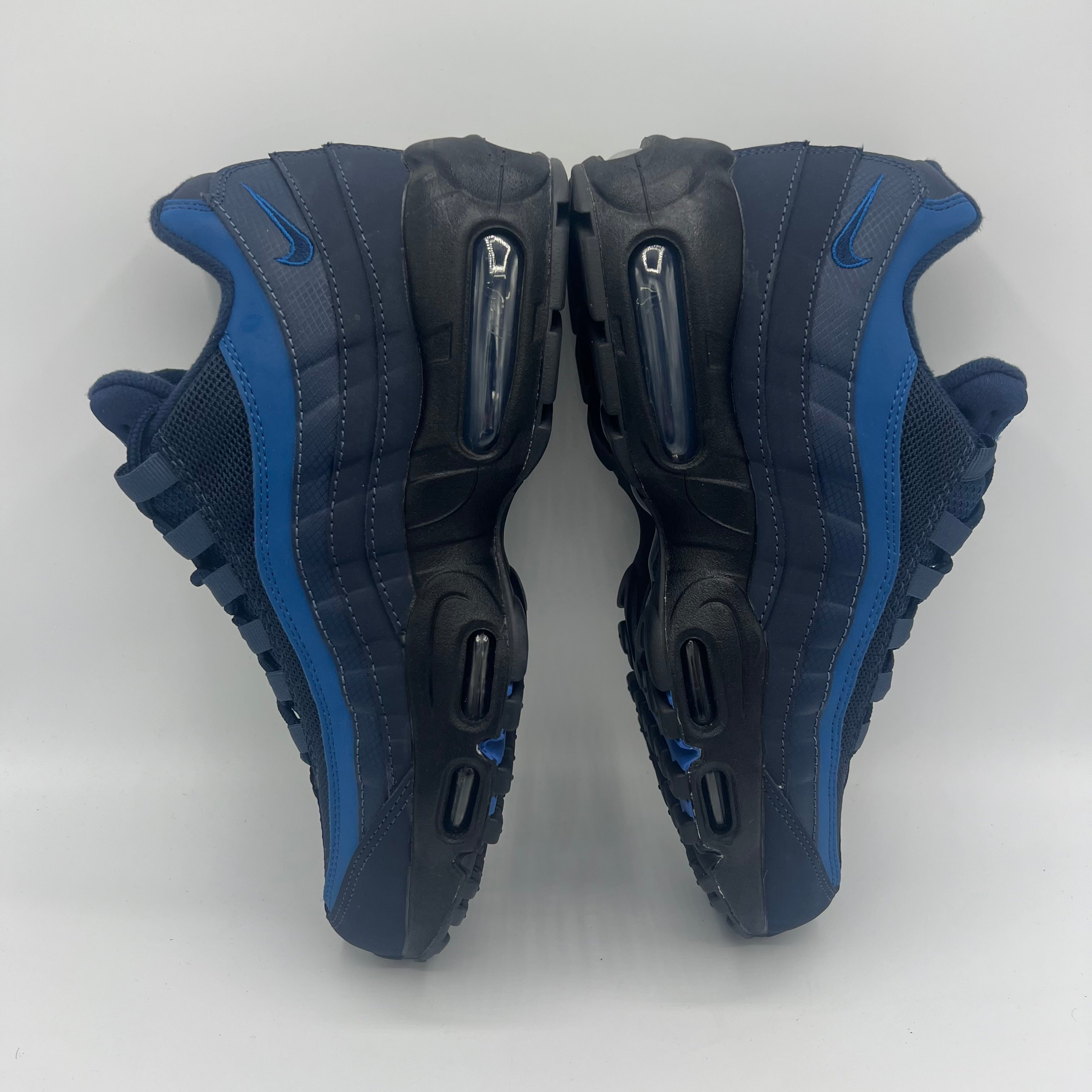 Nike Air Max 95 Black / Obsidian-Thunder Blue UK 8 three-quarter front angle