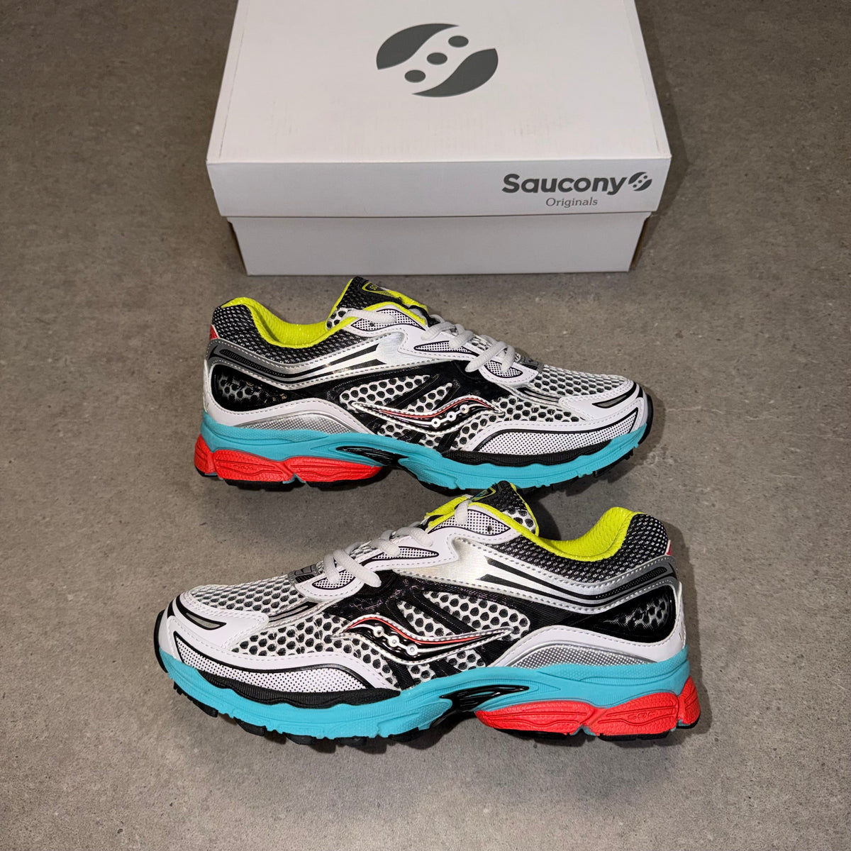 Saucony ProGrid Omni 9 Junior KDZ – Silver / Mutant