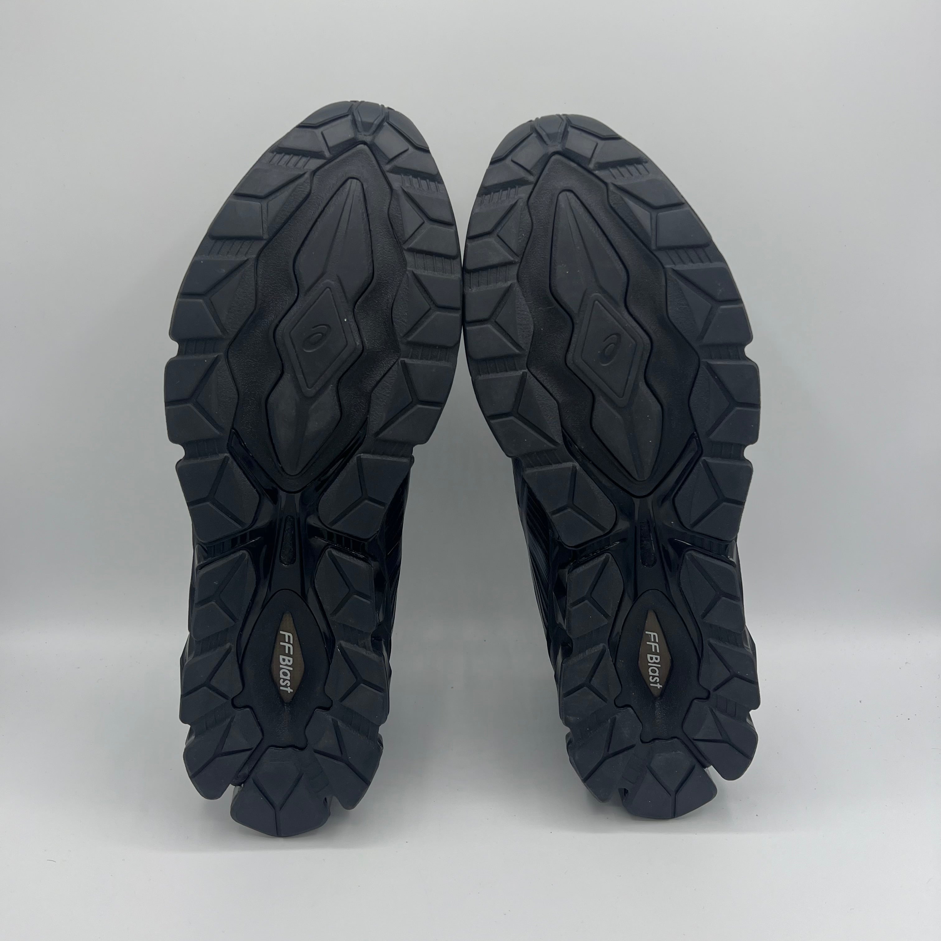 ASICS Gel-Quantum 360 VII All Black heel and counter detail