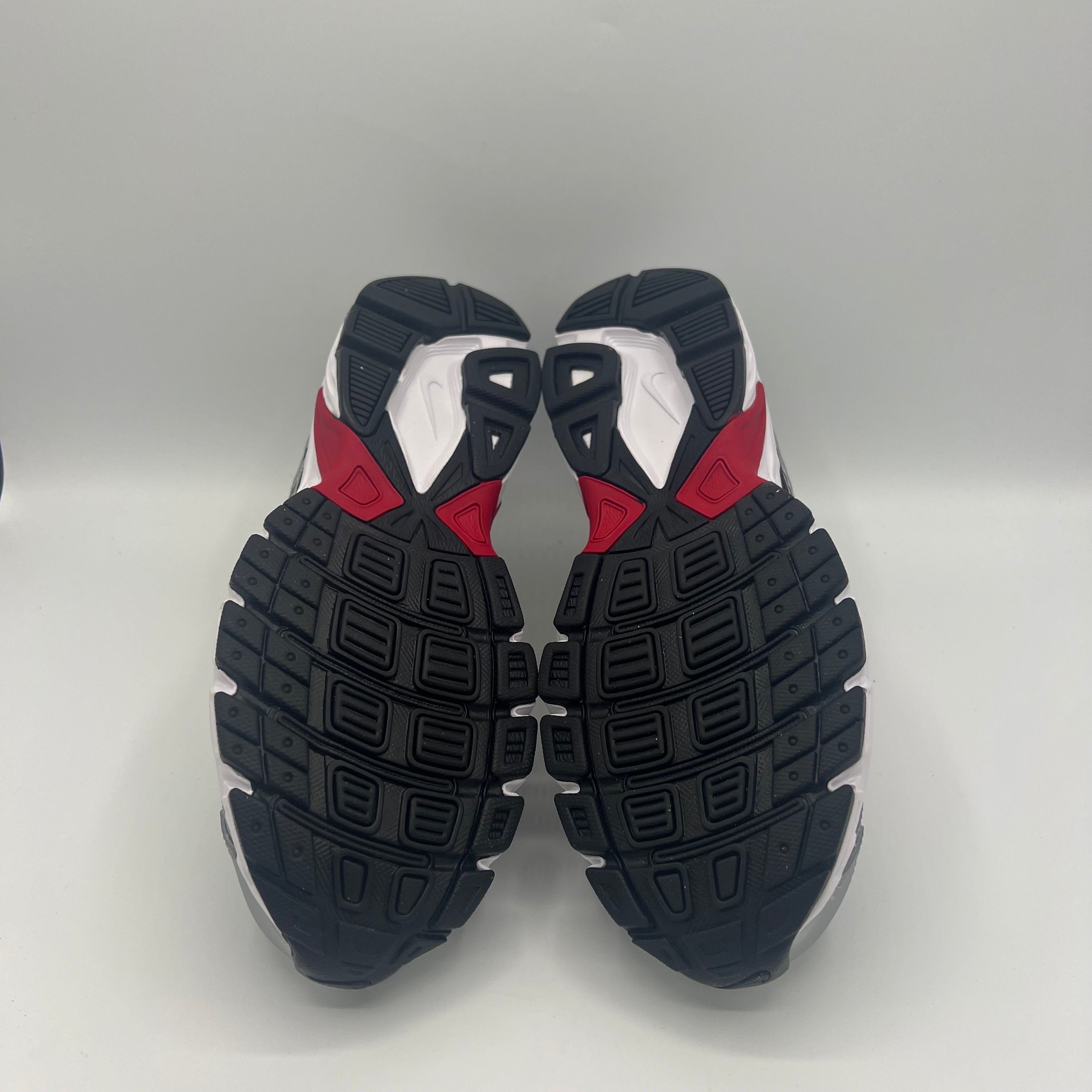 Nike Initiator Metallic Silver / Black/ White heel and counter detail