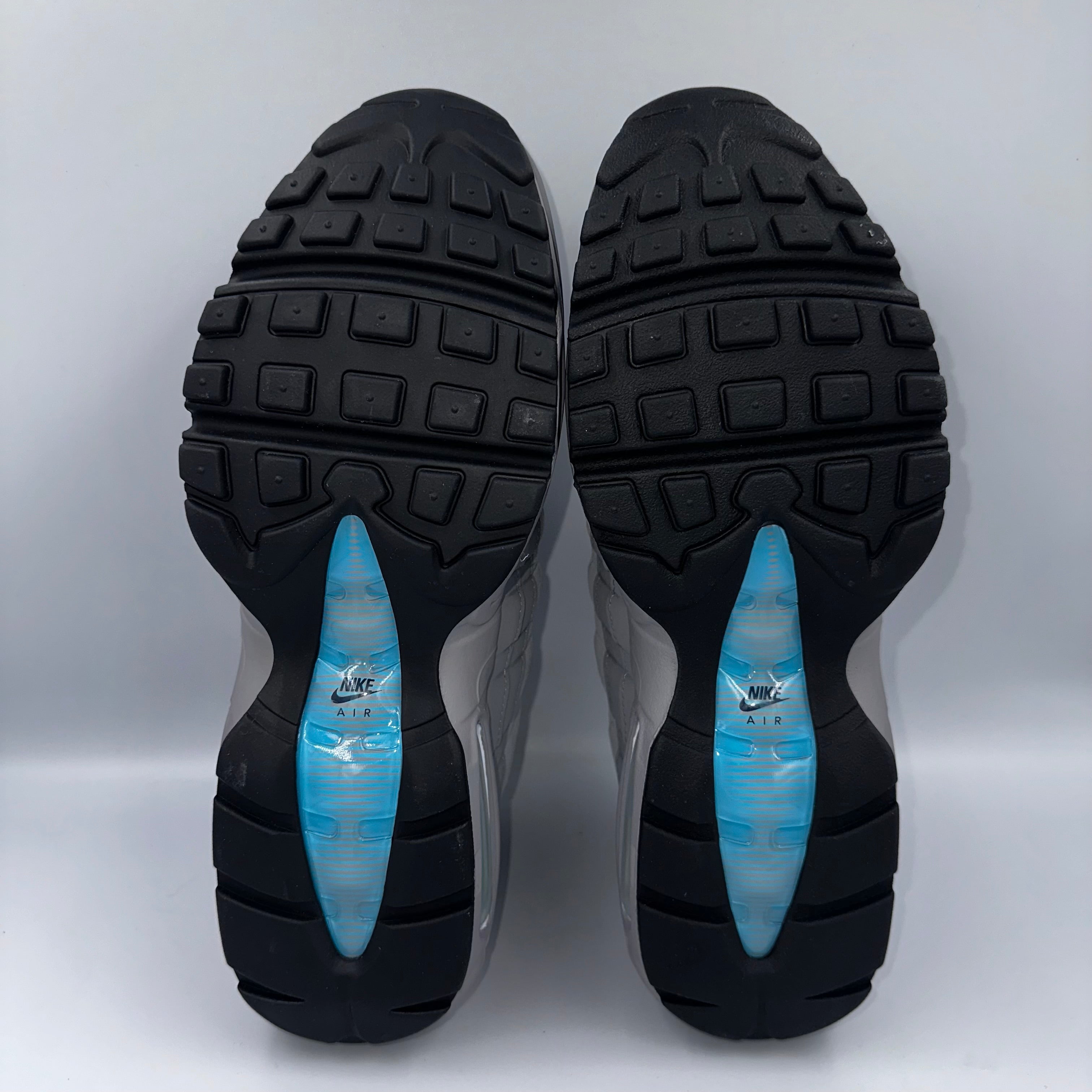 Nike Air Max 95 Particle Grey Retro Logo heel and counter detail