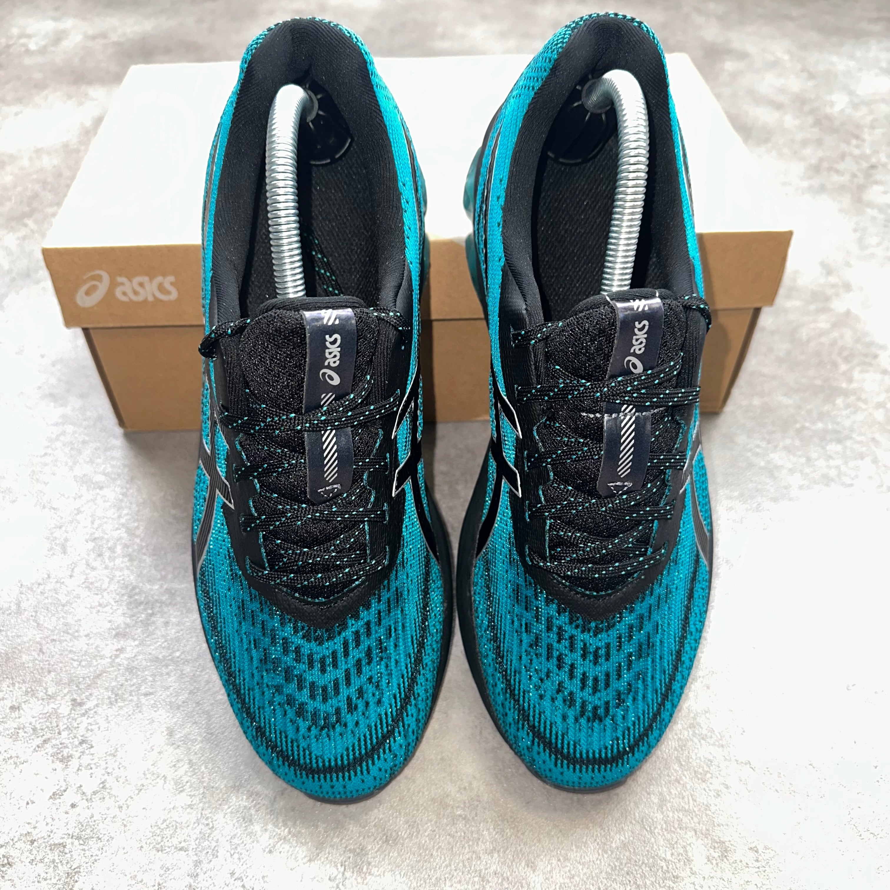 ASICS Gel Quantum 180 VII Black / Lagoon Blue detail close-up
