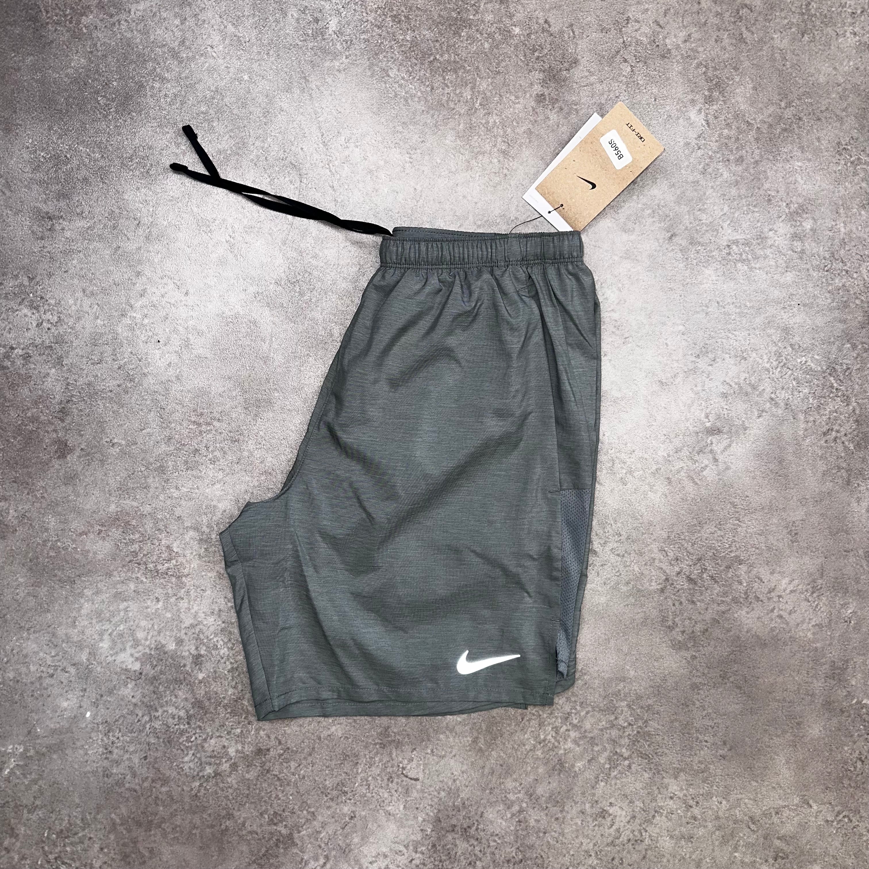 Nike Challenger Shorts 7 Inch Grey front view