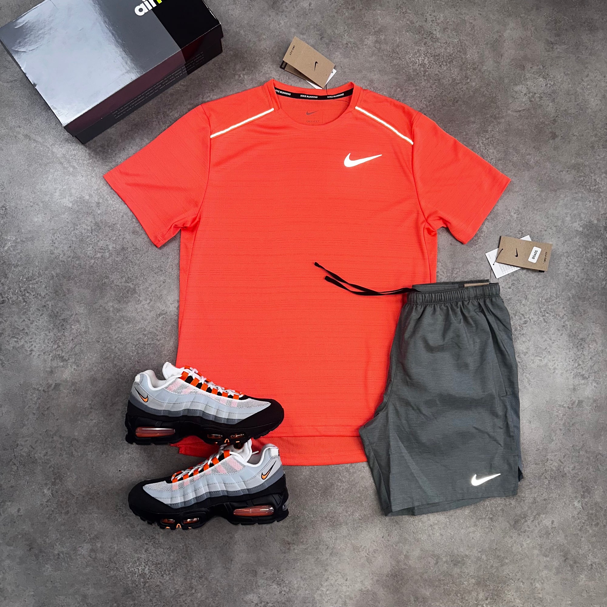 Nike Miler Wild Mango
 & Challenger Shorts Grey