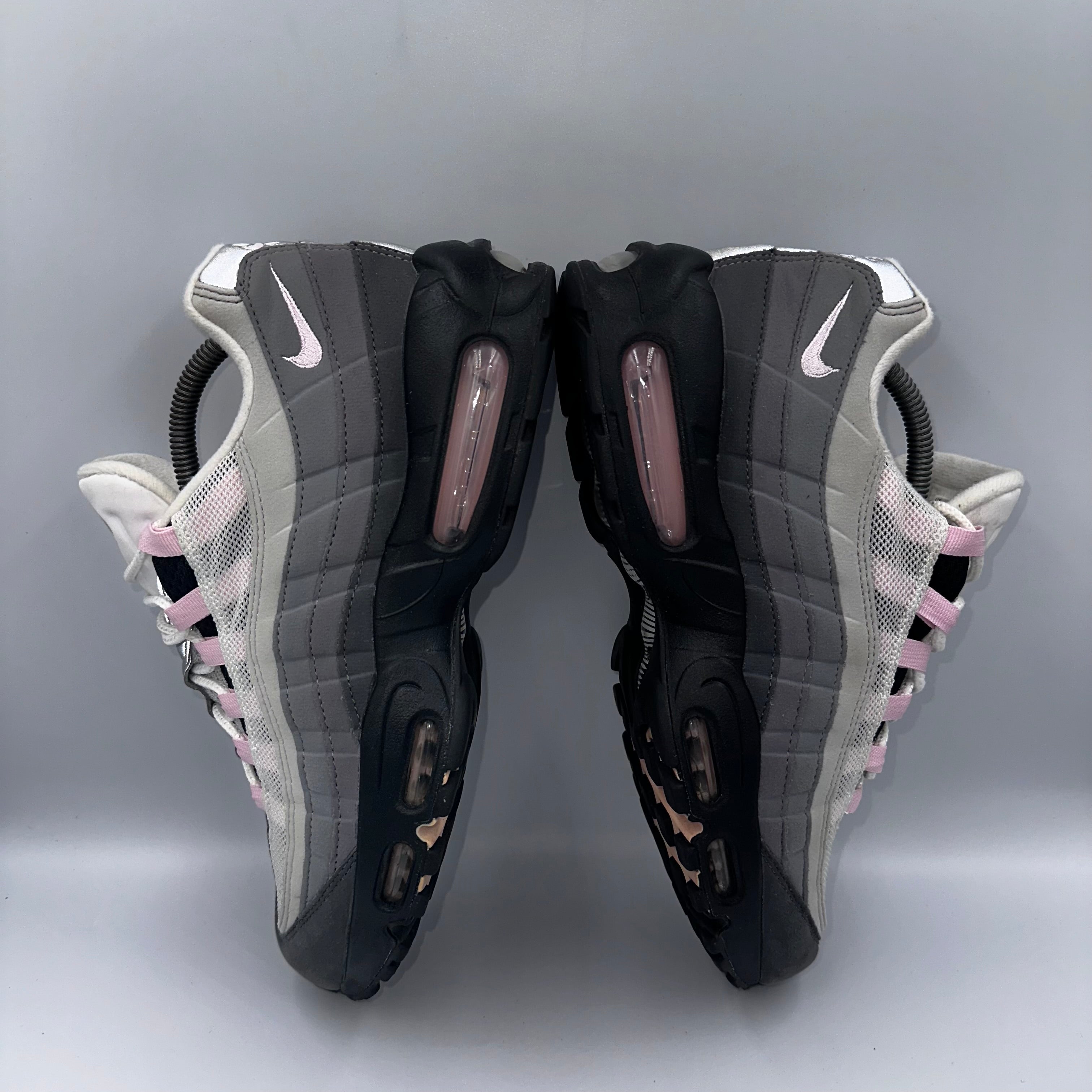 Nike Air Max 95 OG Pink Foam UK 8 three-quarter front angle
