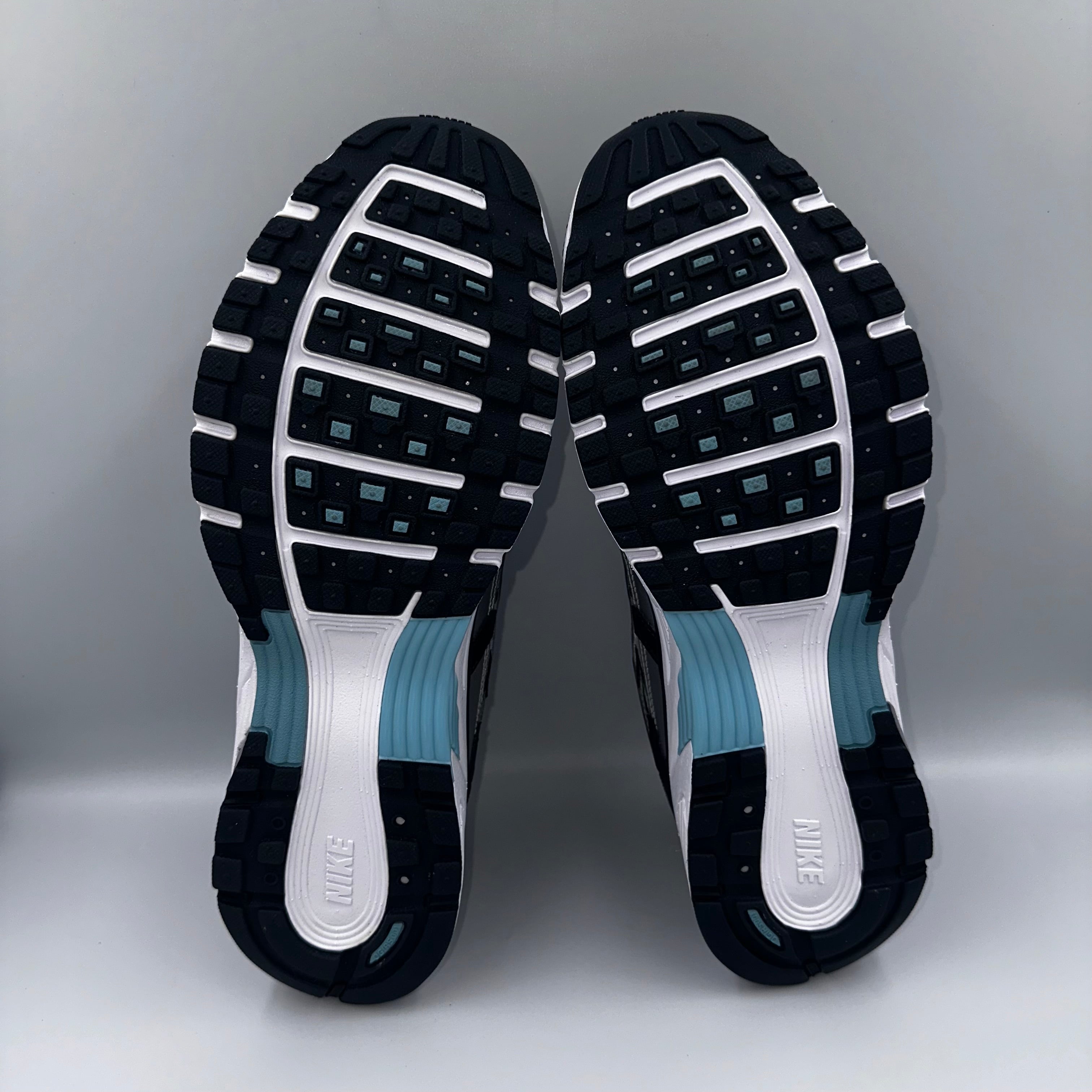 Nike P-6000 Armory Navy / Metallic Silver UK 11 heel and counter detail