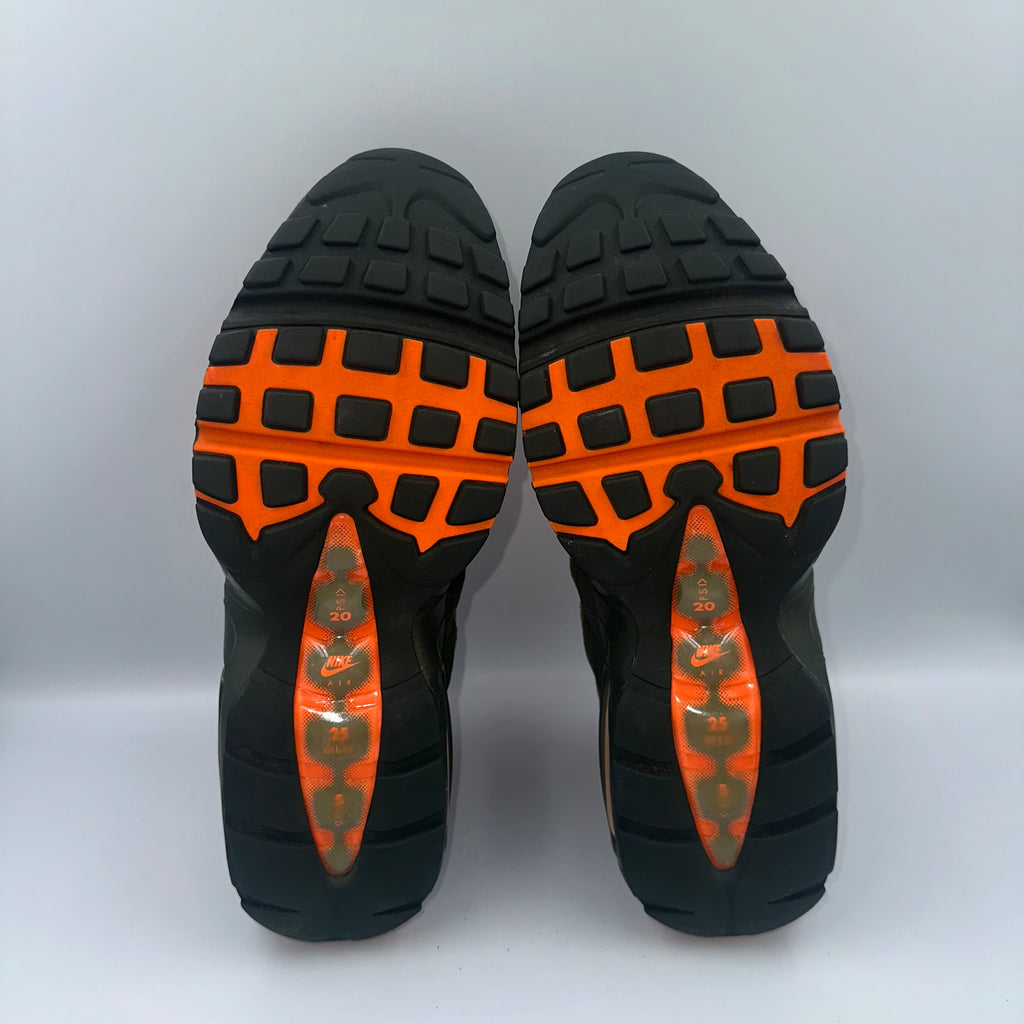 Nike Air Max 95 OG Total Orange / Neutral Olive UK 8 heel and counter detail