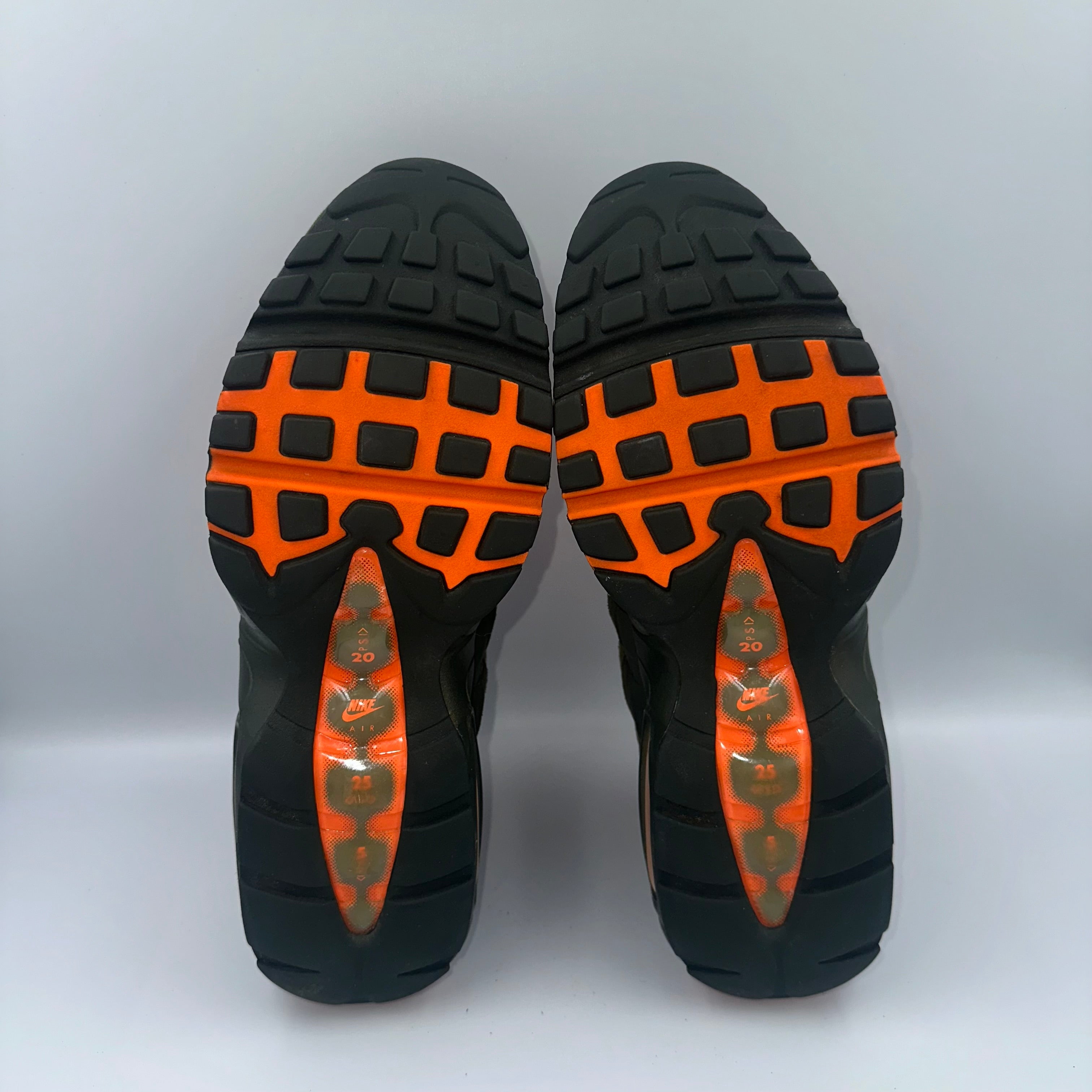 Nike Air Max 95 OG Total Orange / Neutral Olive UK 8 heel and counter detail