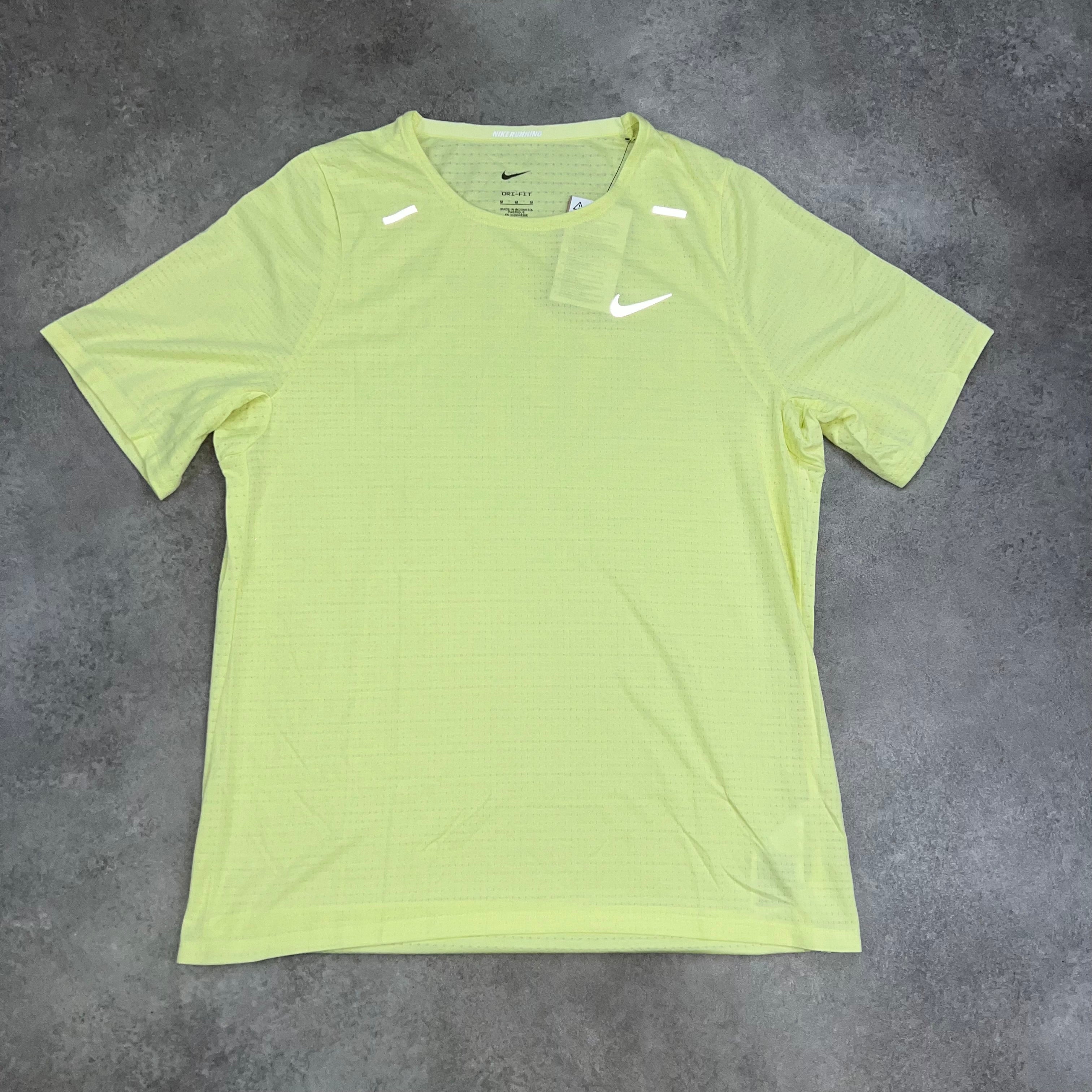 Nike Rise 365 Neon front view