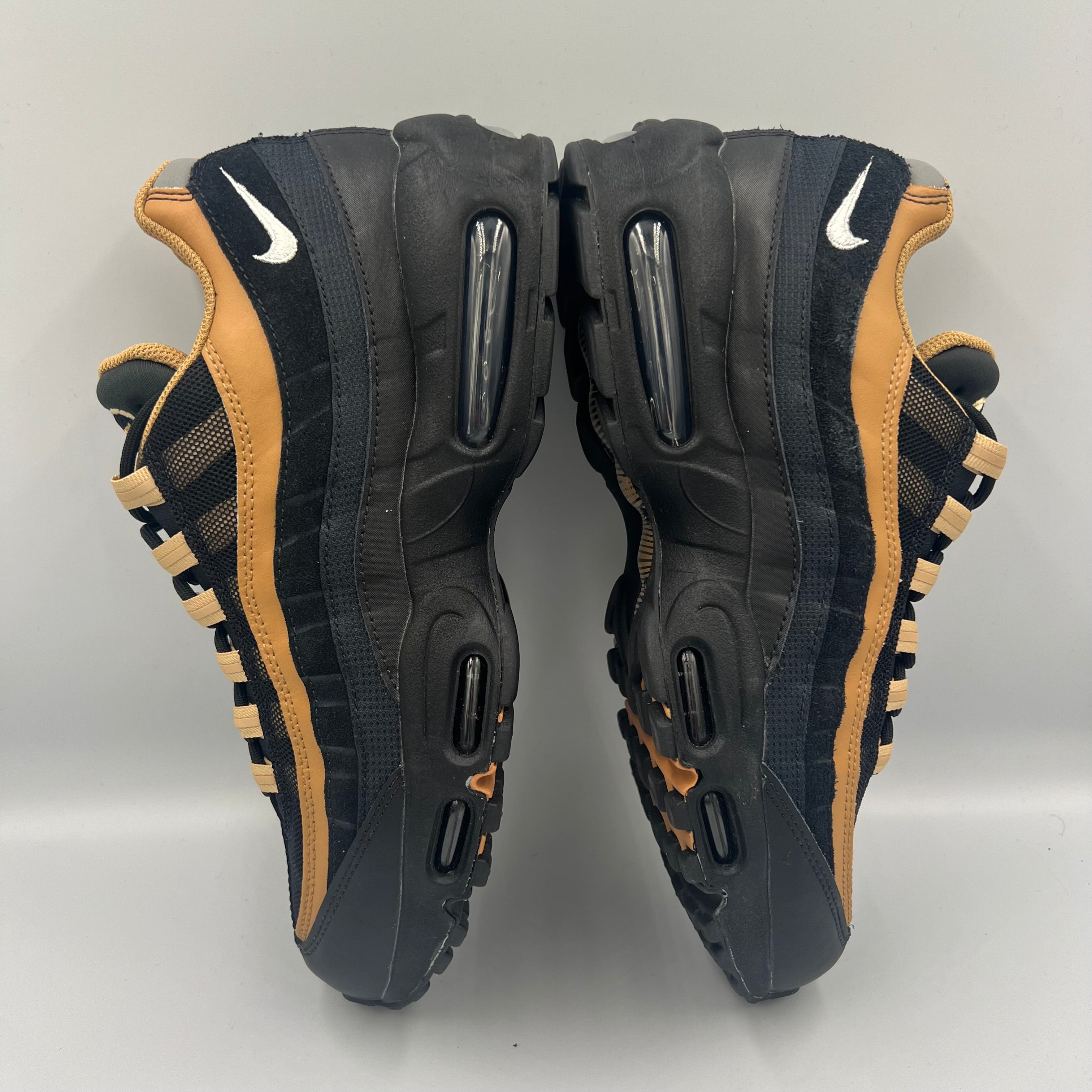 Nike Air Max 95 Black / Gold UK 8.5 three-quarter front angle