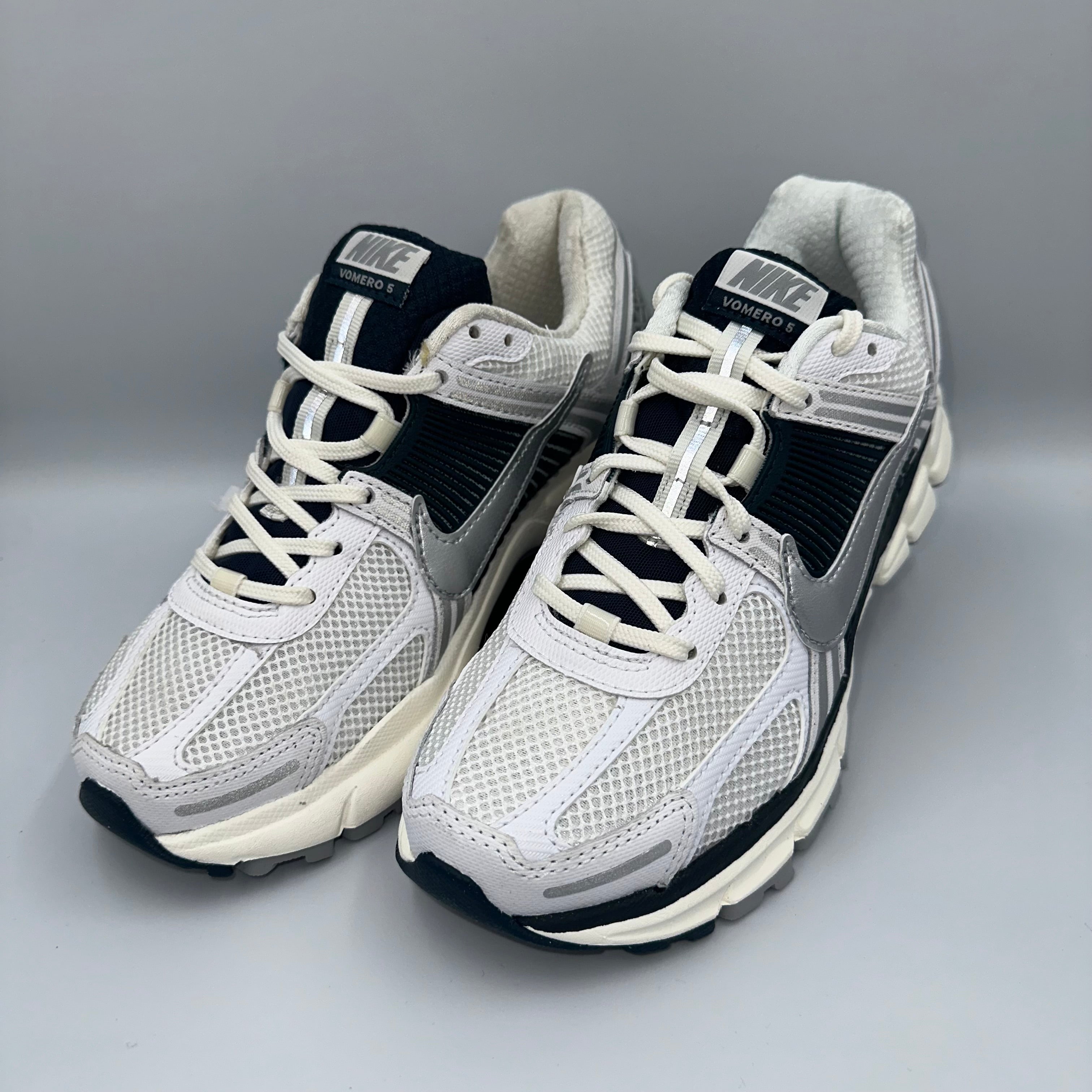 Nike Zoom Vomero 5 White / Metallic Silver UK 5 back view
