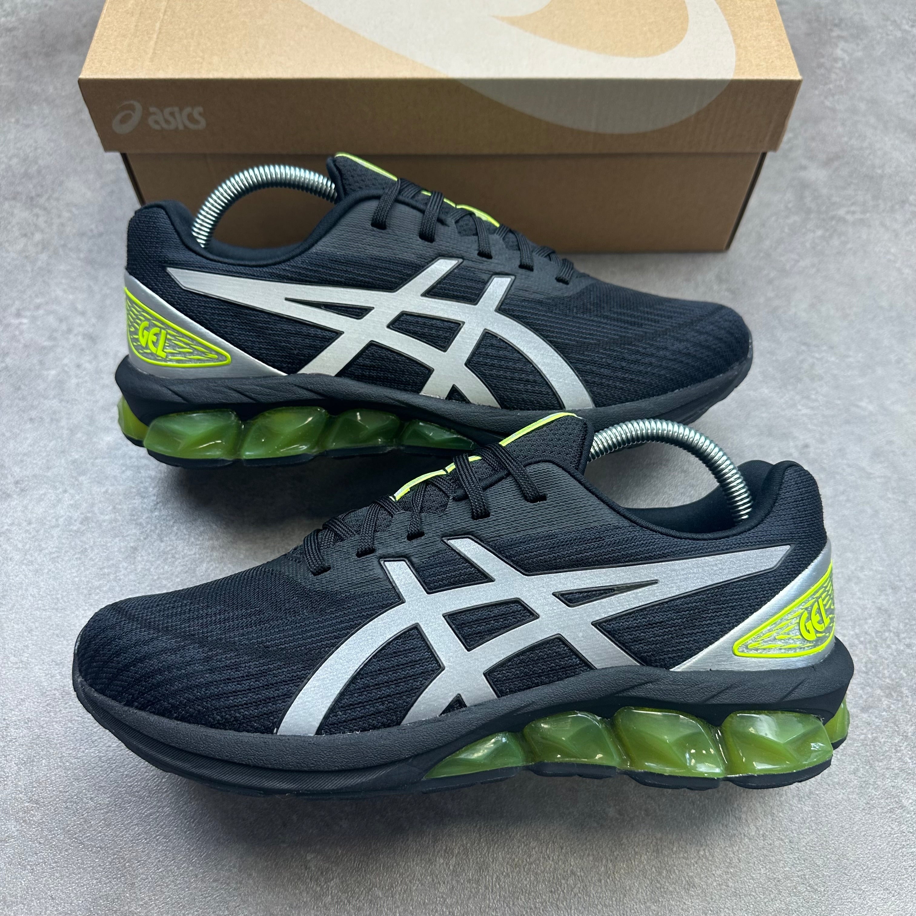 ASICS Gel Quantum 180 VII Black / Pure Silver front view