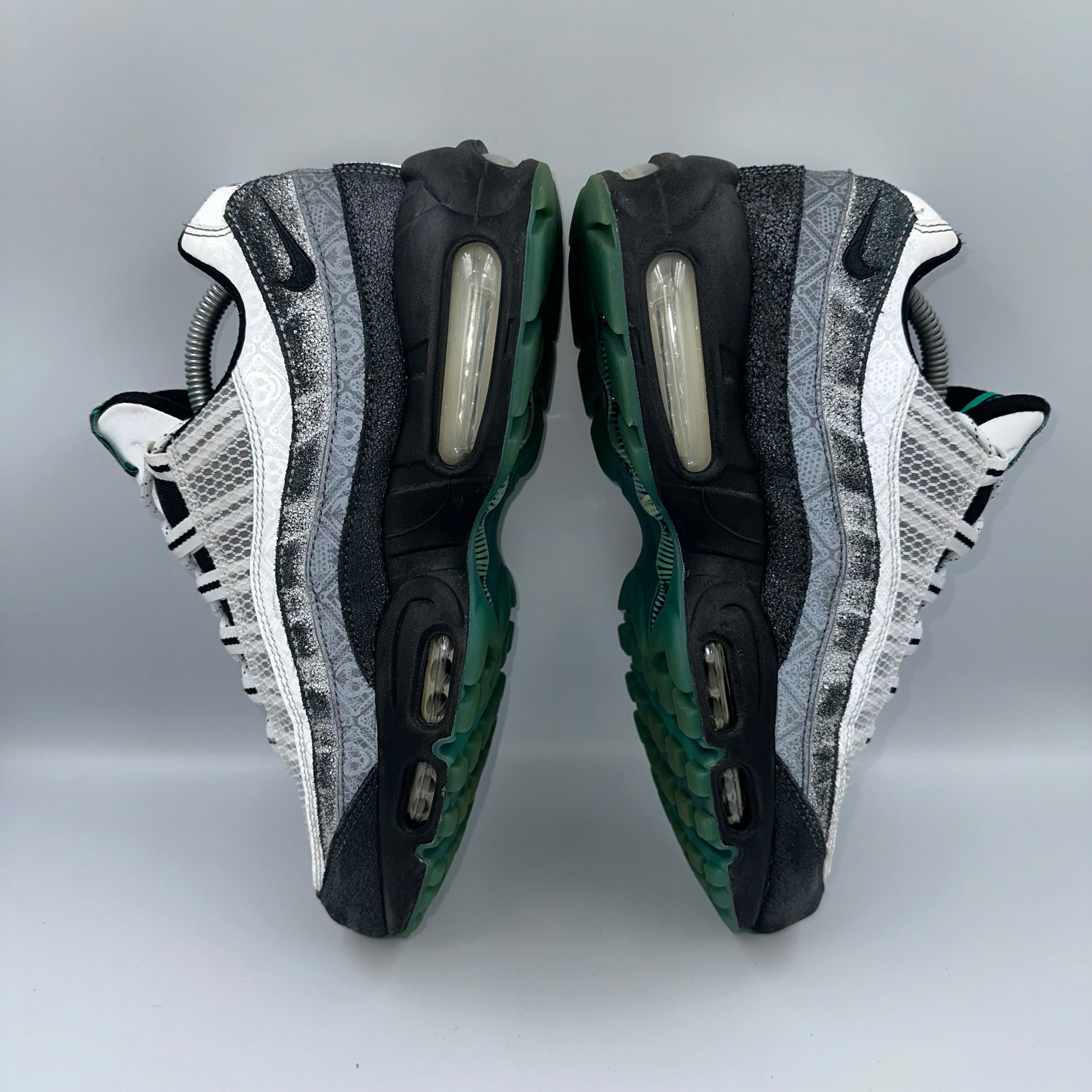 Nike Air Max 95 DOTD UK 7.5 three-quarter front angle