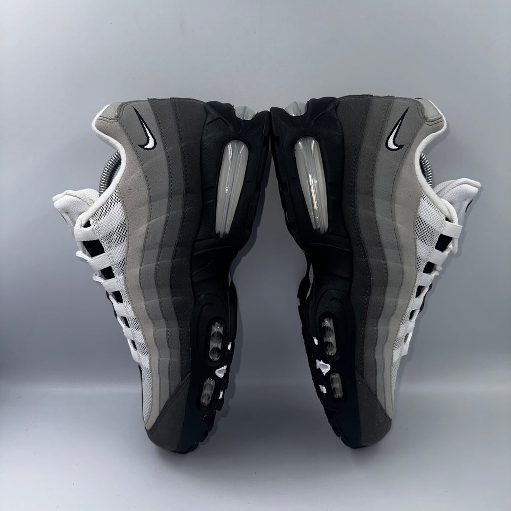 Nike Air Max 95 OG Granite “Big Bubble” UK 8.5 three-quarter front angle