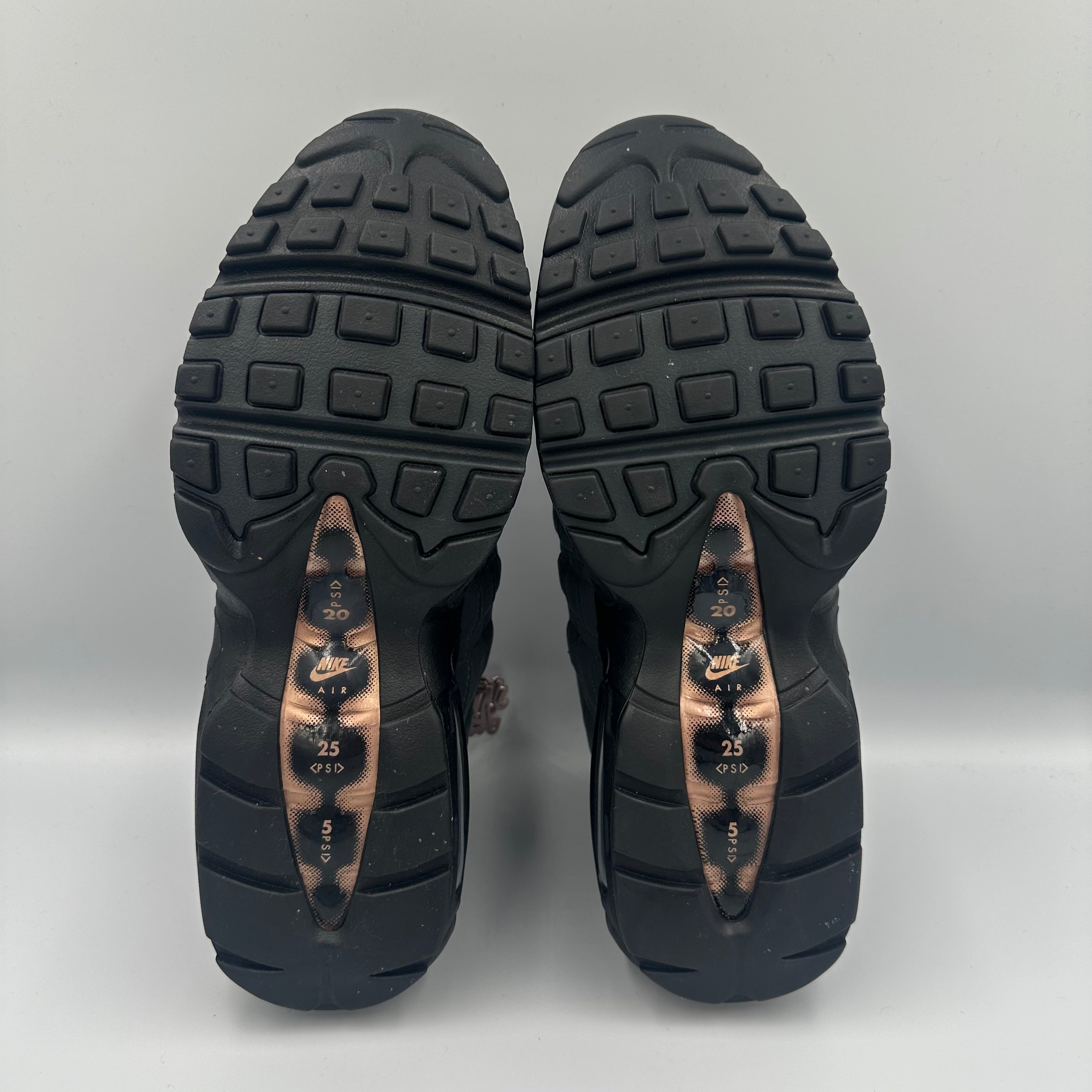 Nike Air Max 95 Central Cee Syna World heel and counter detail