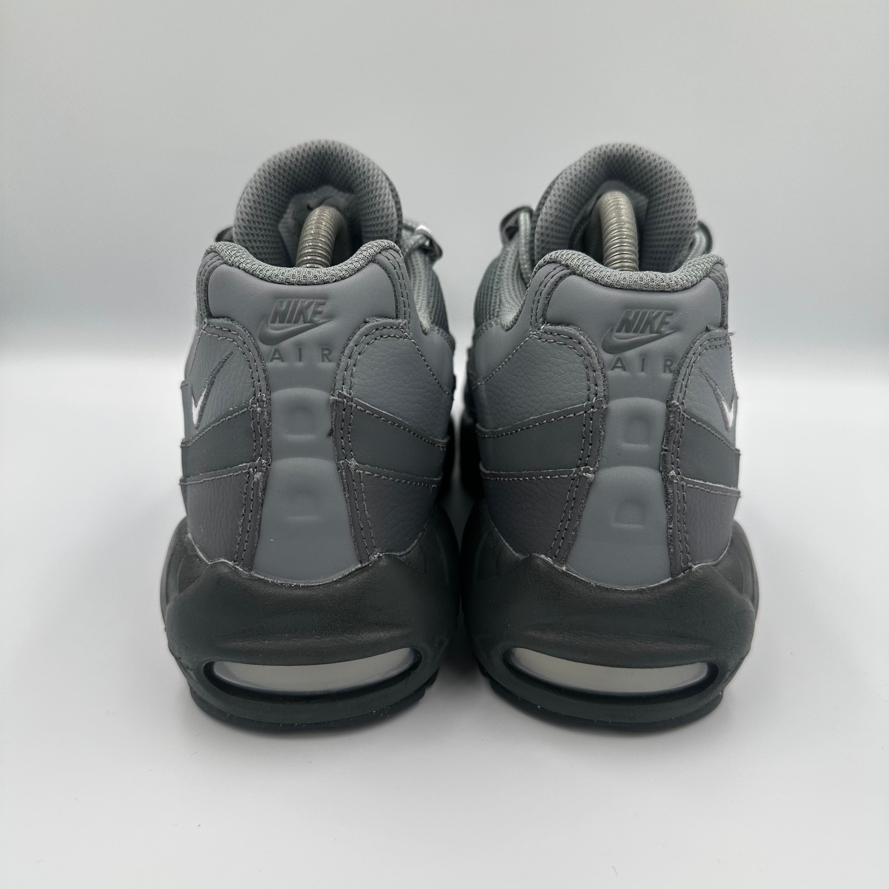Nike Air Max 95 Dark Grey / White-Anthracite outsole view