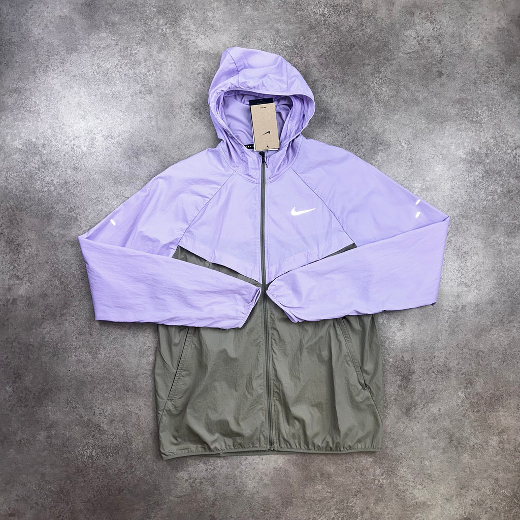 Nike Stride Windbreaker & Challenger Shorts Violet