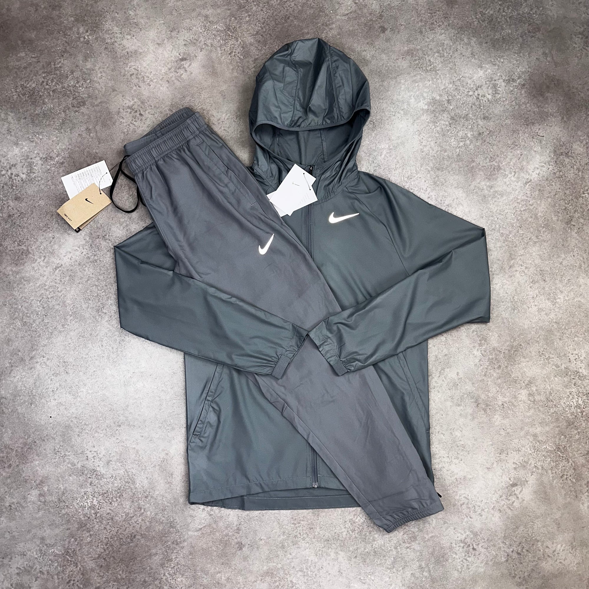 Nike Essential / Challenger Tracksuit Smoke Grey   