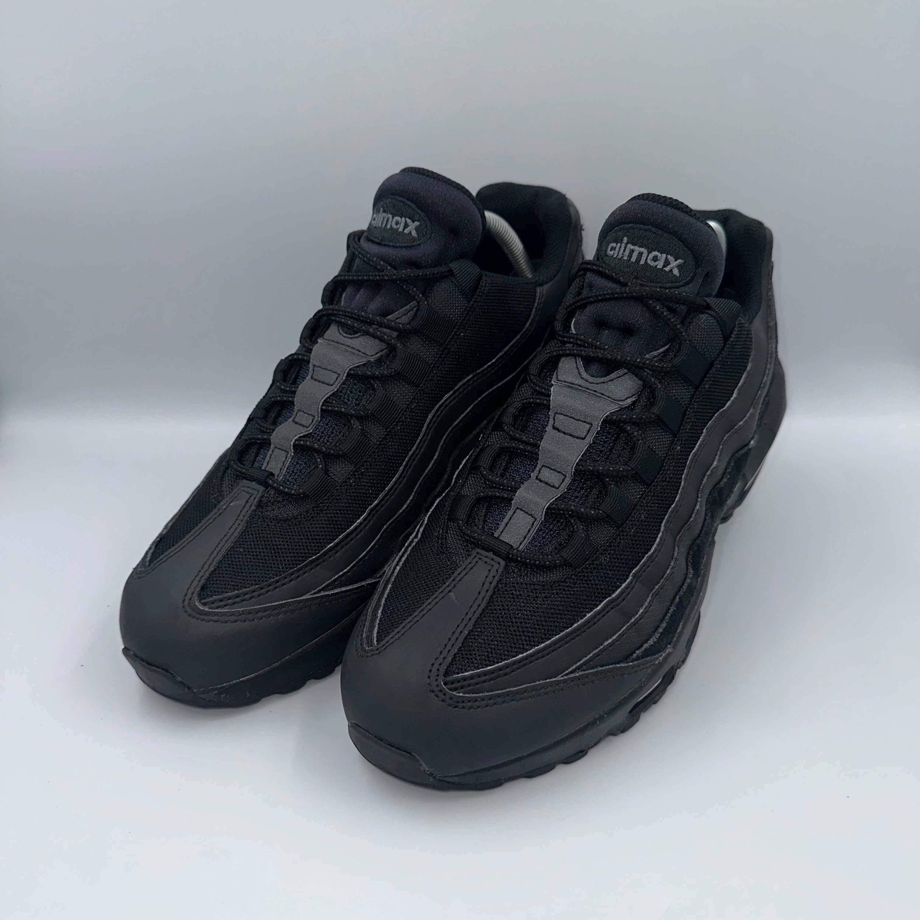Nike Air Max 95 Triple Black UK 8 medial side view