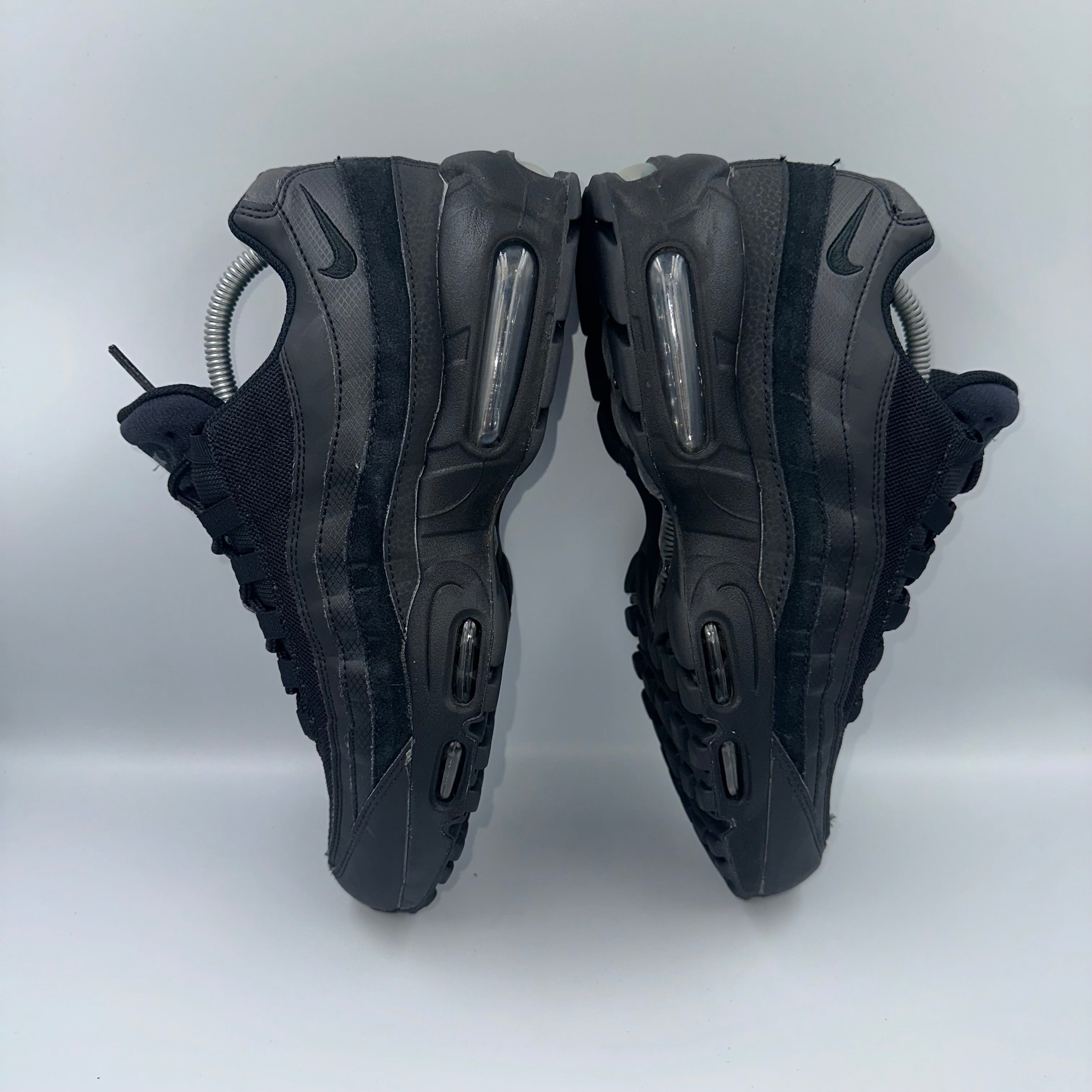Nike Air Max 95 Triple Black UK 8 three-quarter front angle