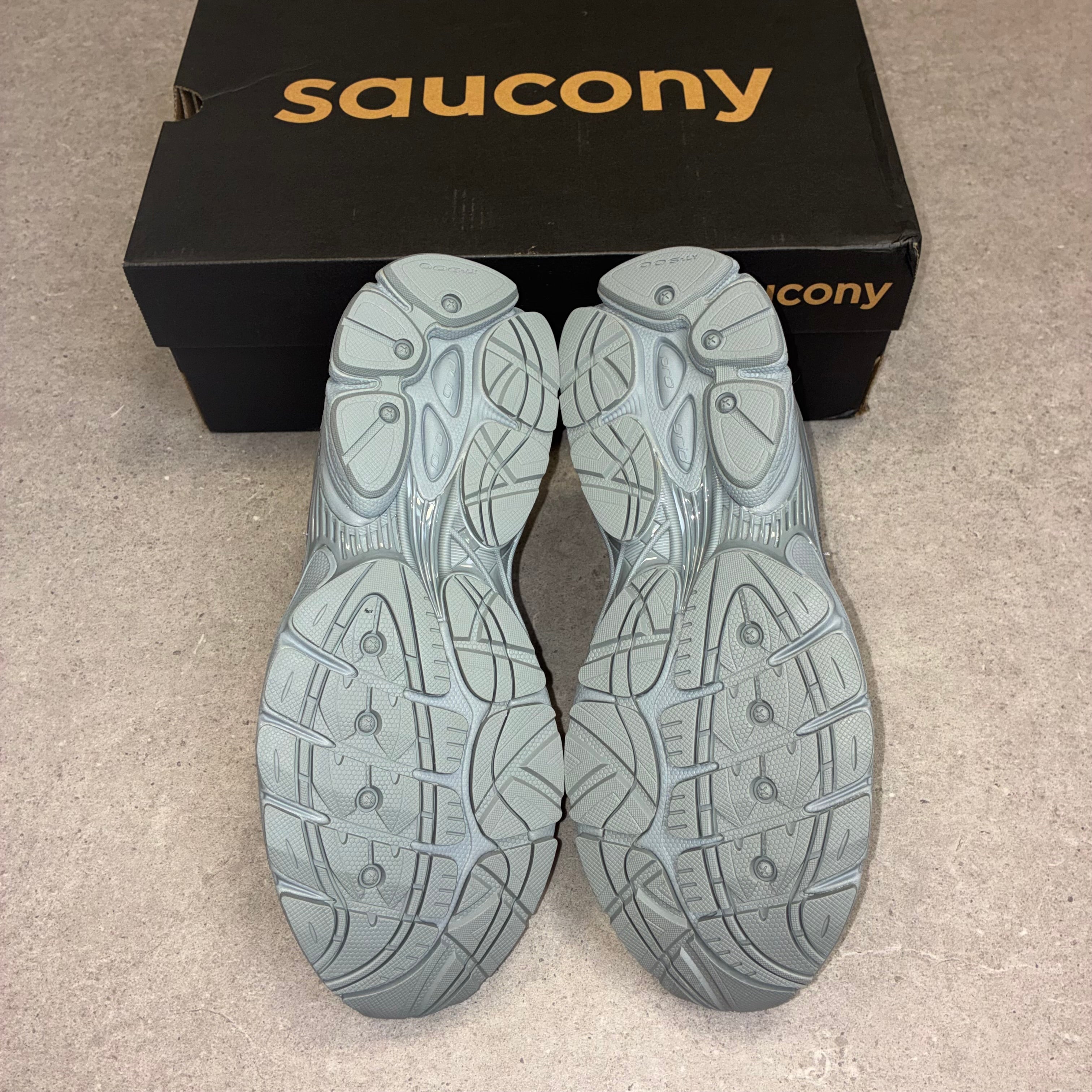 Saucony ProGrid Omni 9 ‘Grey’