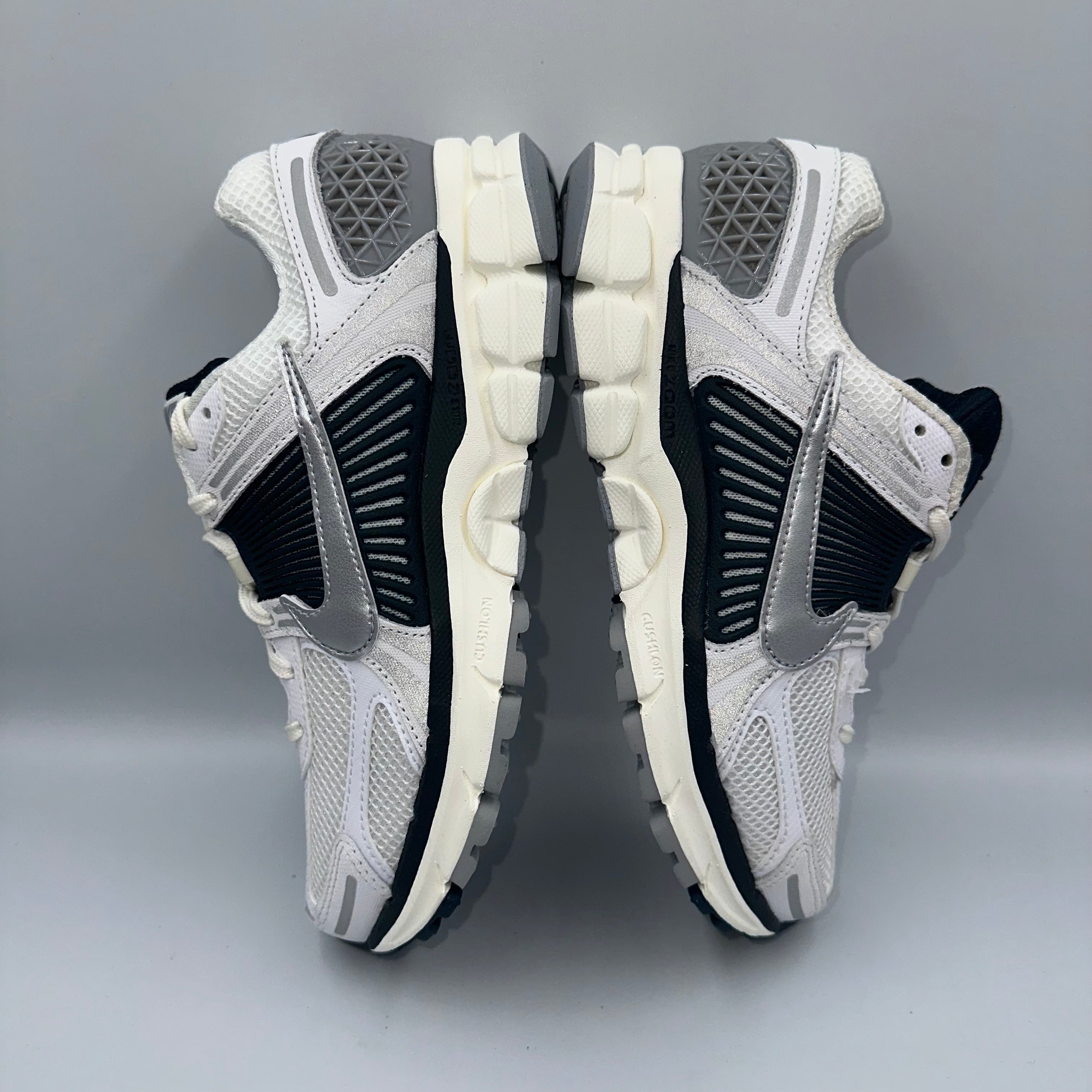 Nike Zoom Vomero 5 White / Metallic Silver UK 5 detail close-up