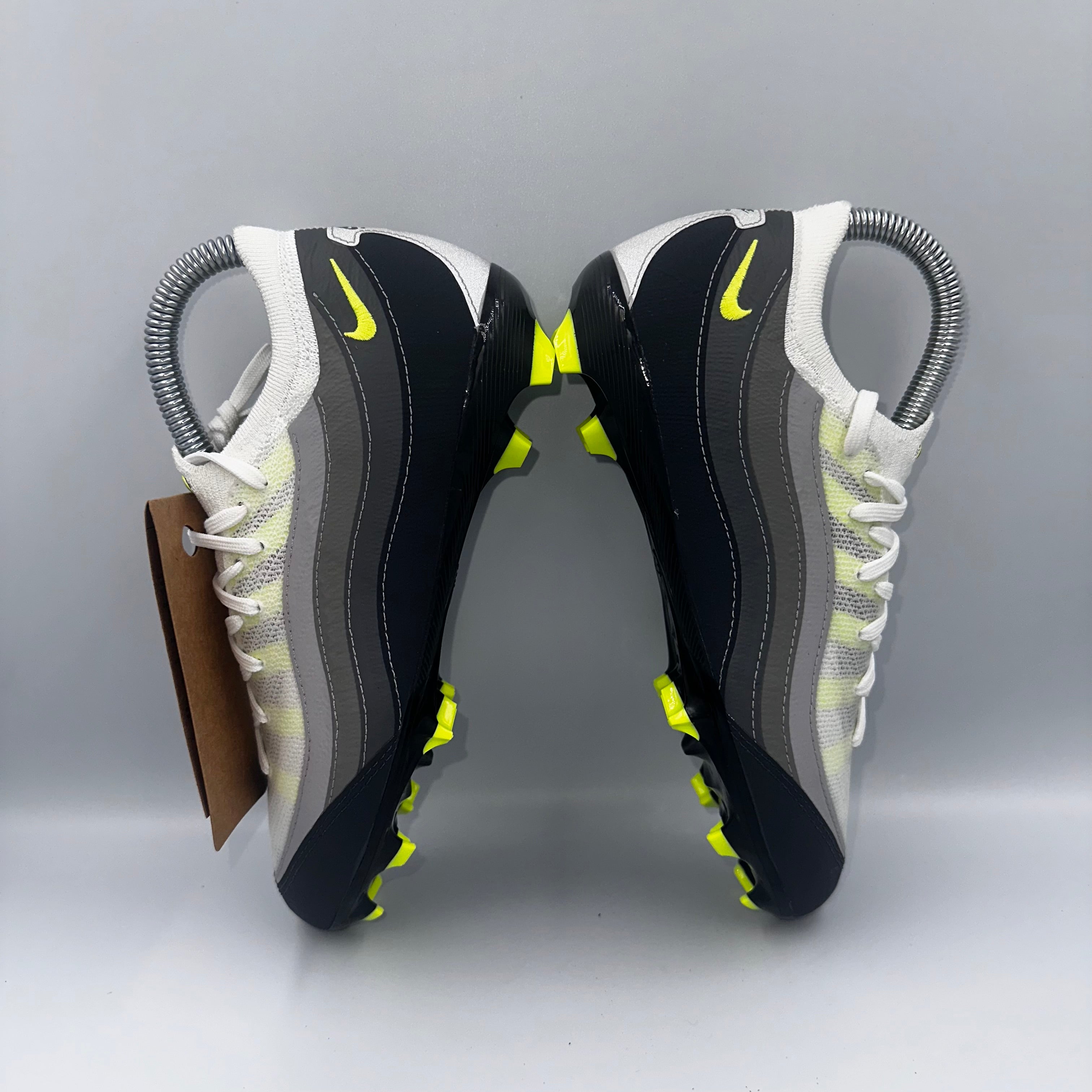 Nike JR. Mercurial Vapour 16 Pro SE Air Max 95 three-quarter front angle