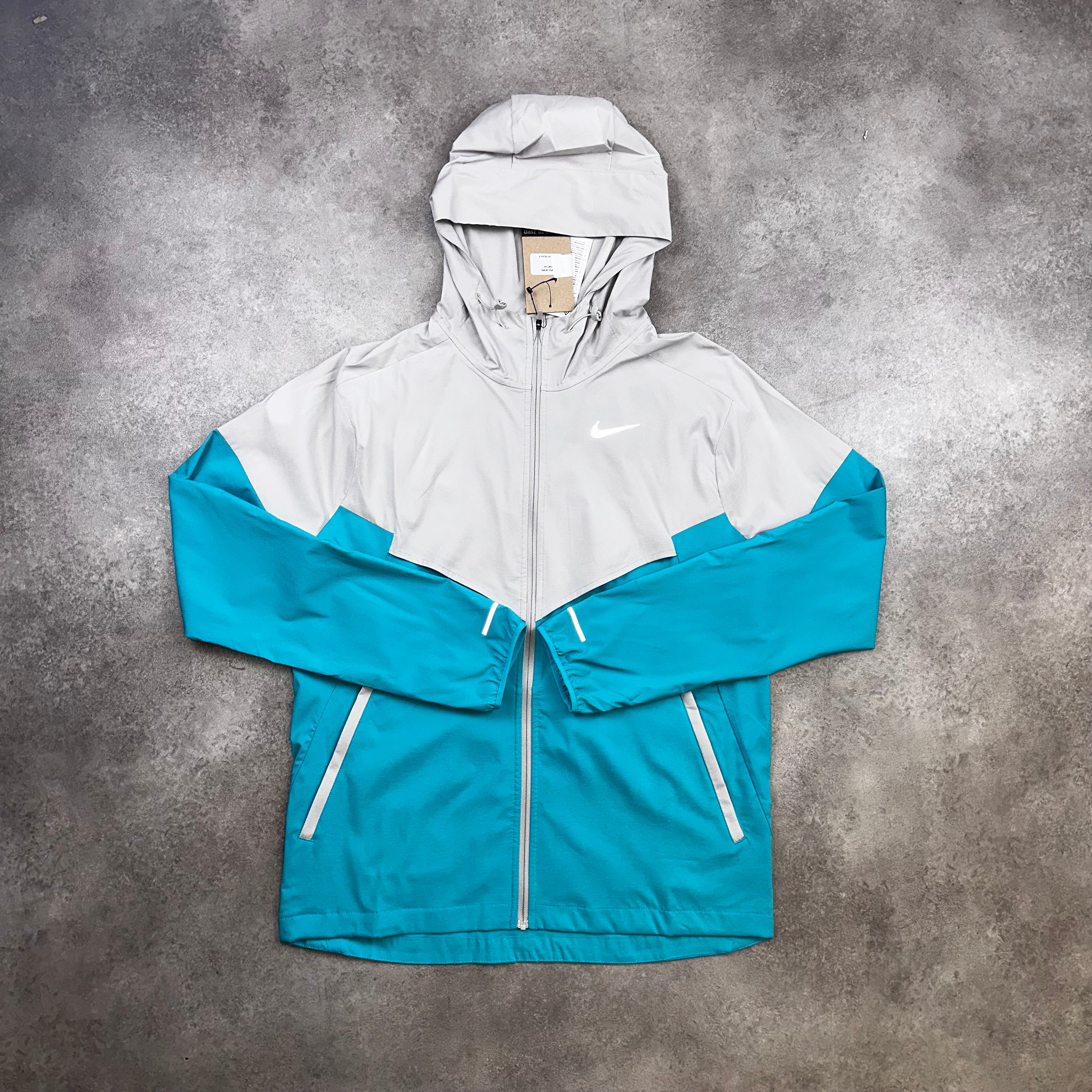 Nike Windbreaker Dusty Cactus front view