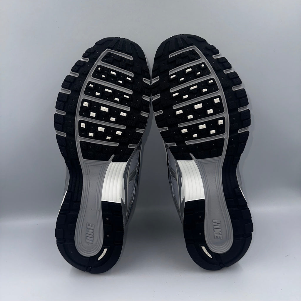 Nike P-6000 Metallic Silver heel and counter detail