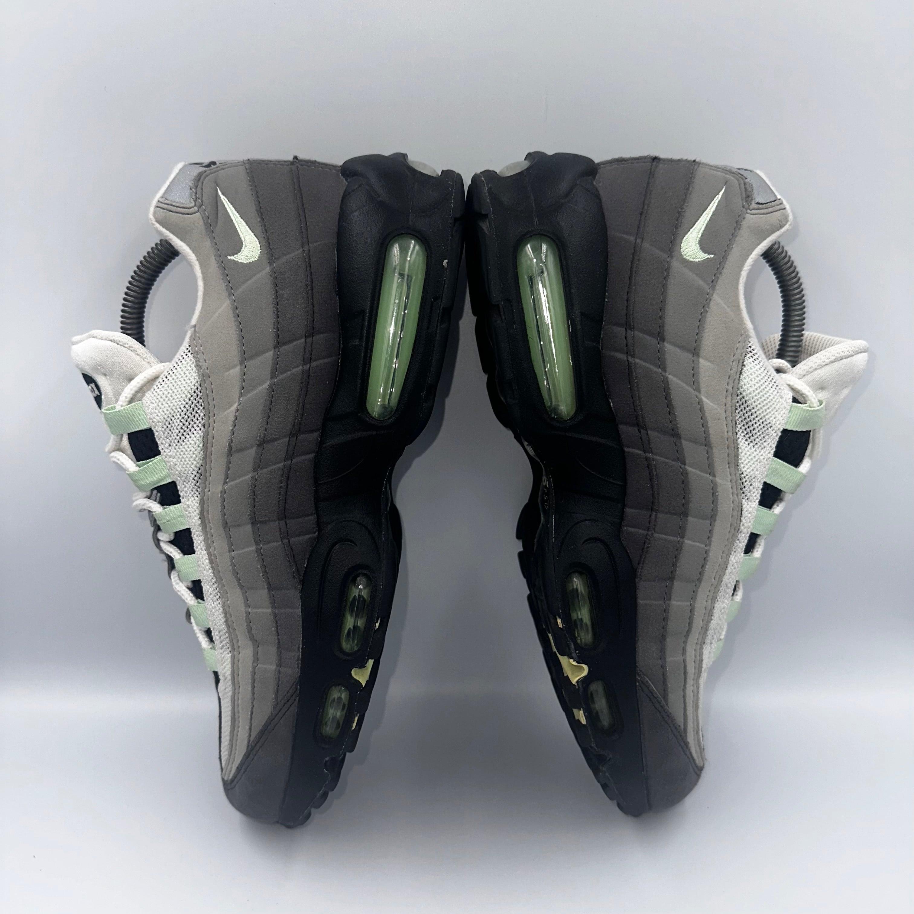 Nike Air Max 95 OG Freshmint UK 8 three-quarter front angle