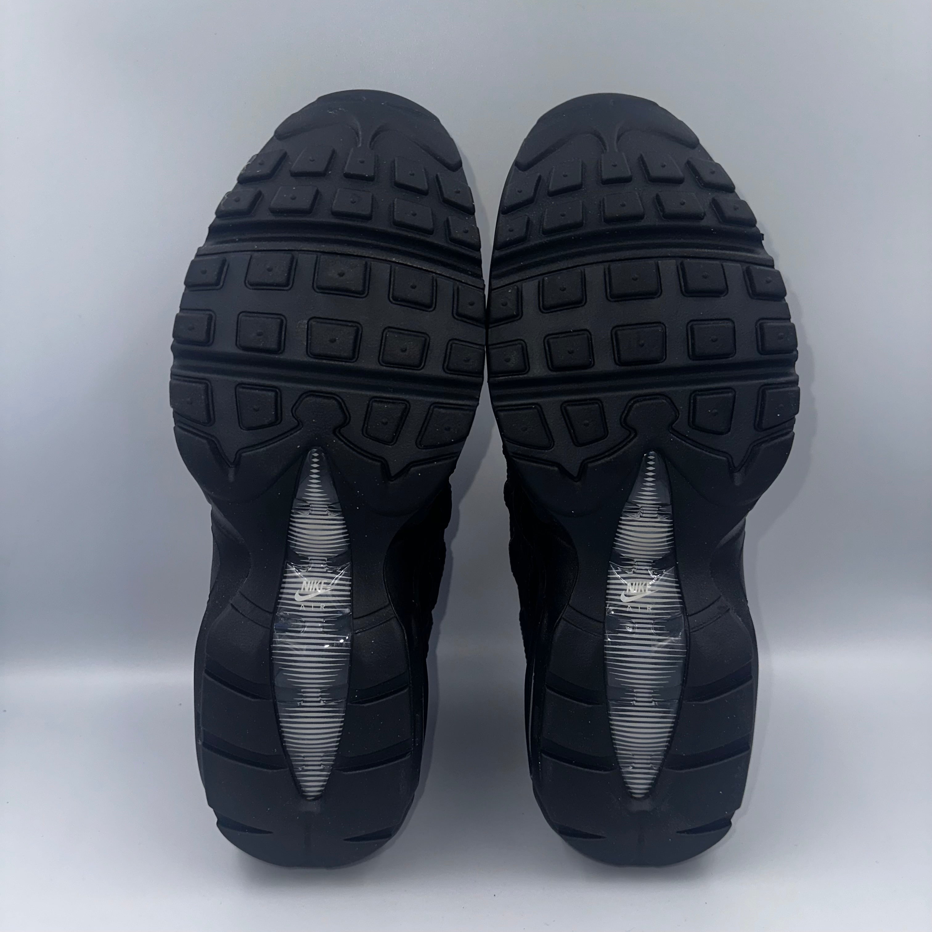 Nike Air Max 95 Anthracite Black UK 6.5 three-quarter front angle