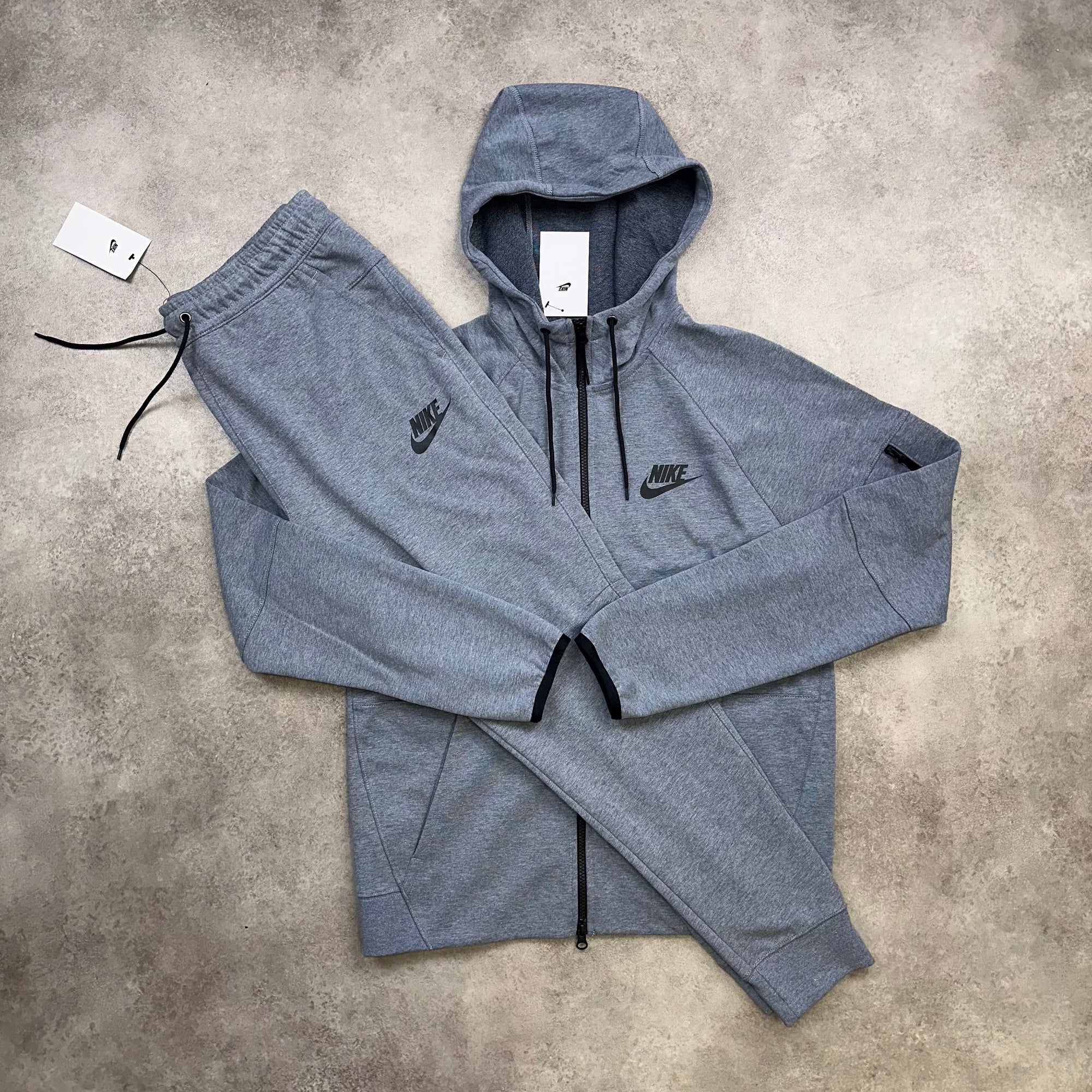 Nike Sportswear Tech Essential Grey