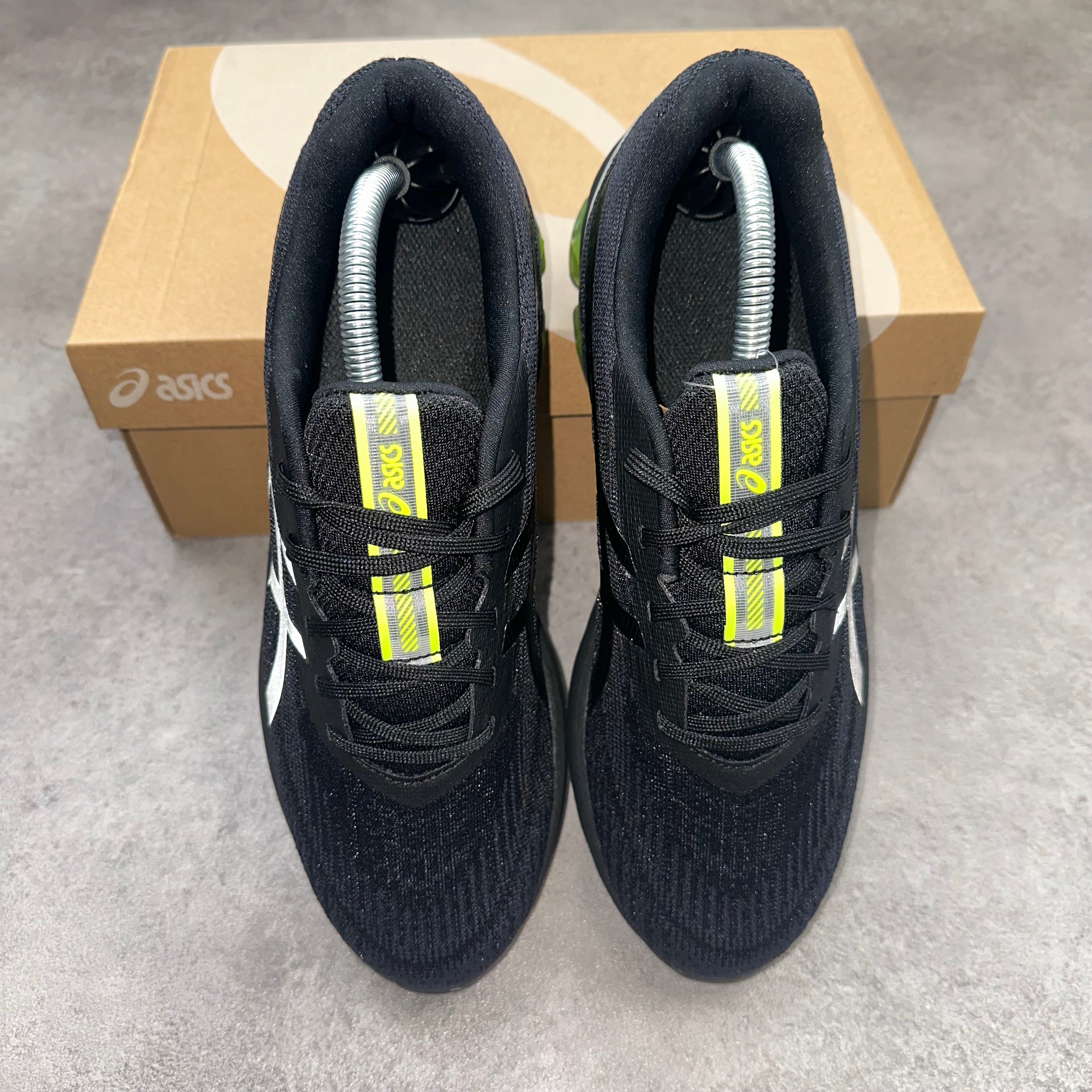 ASICS Gel Quantum 180 VII Black / Pure Silver detail close-up
