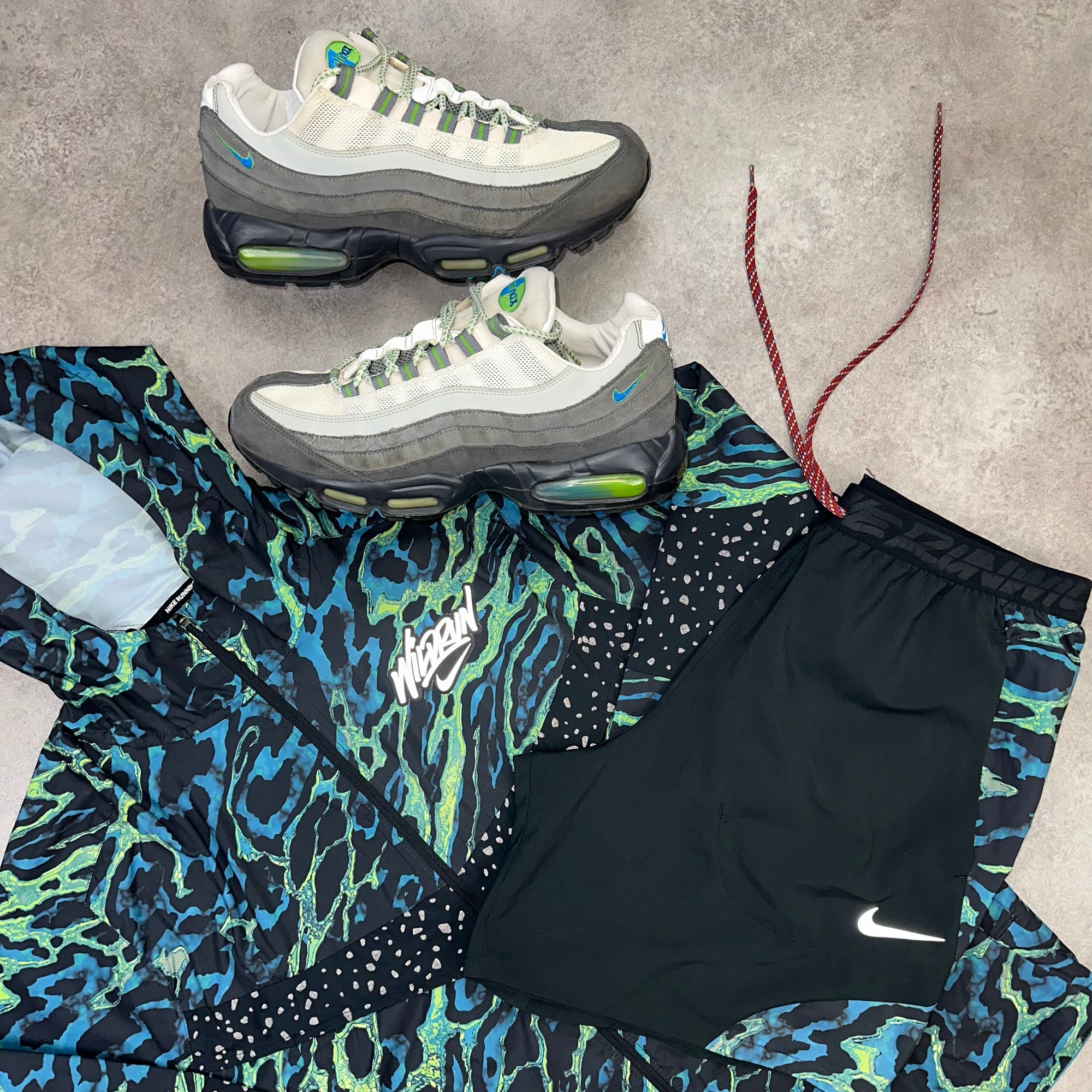 Nike Wild Run Jacket & Shorts Set