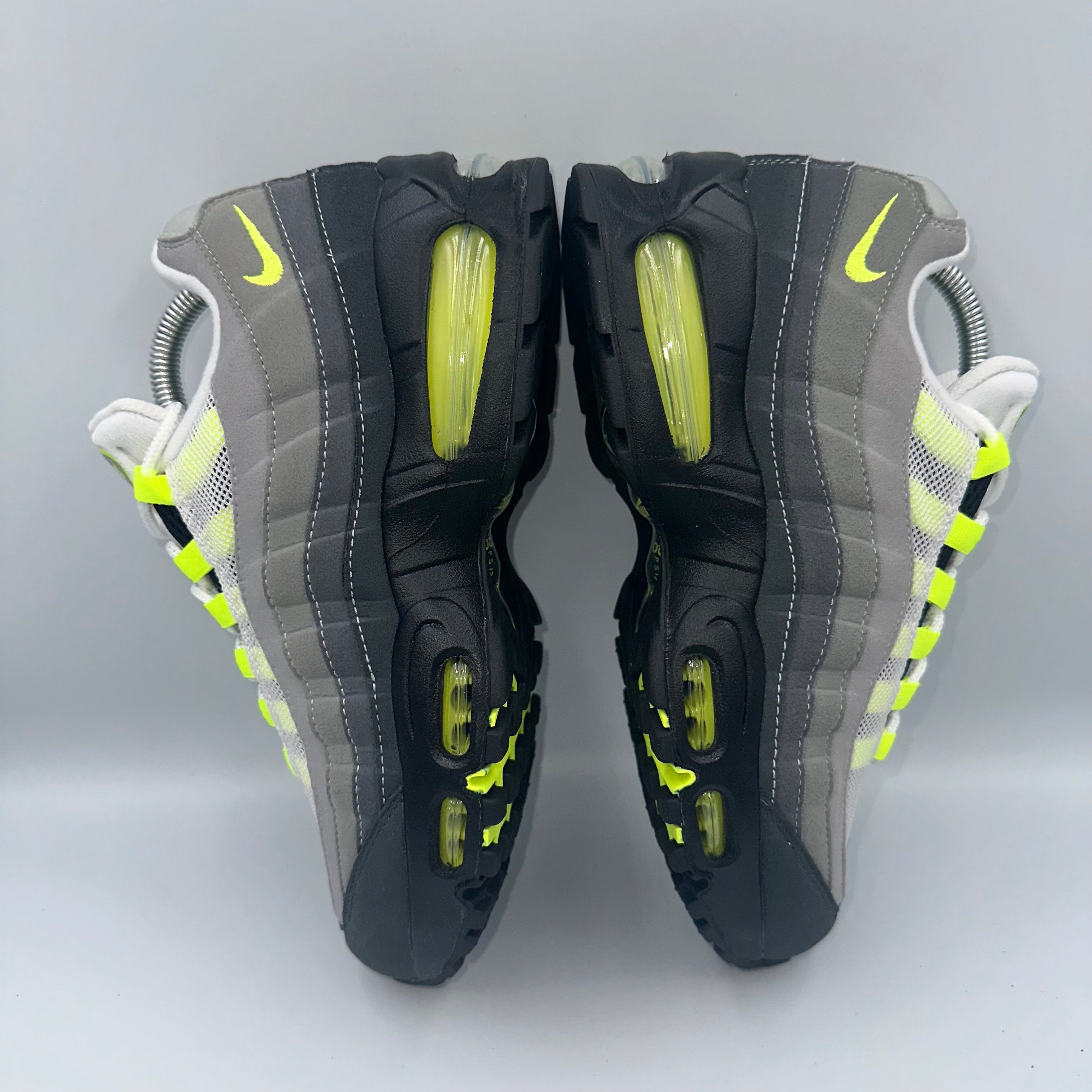 Nike Air Max 95 OG Neon “Big Bubble” 2026 three-quarter front angle