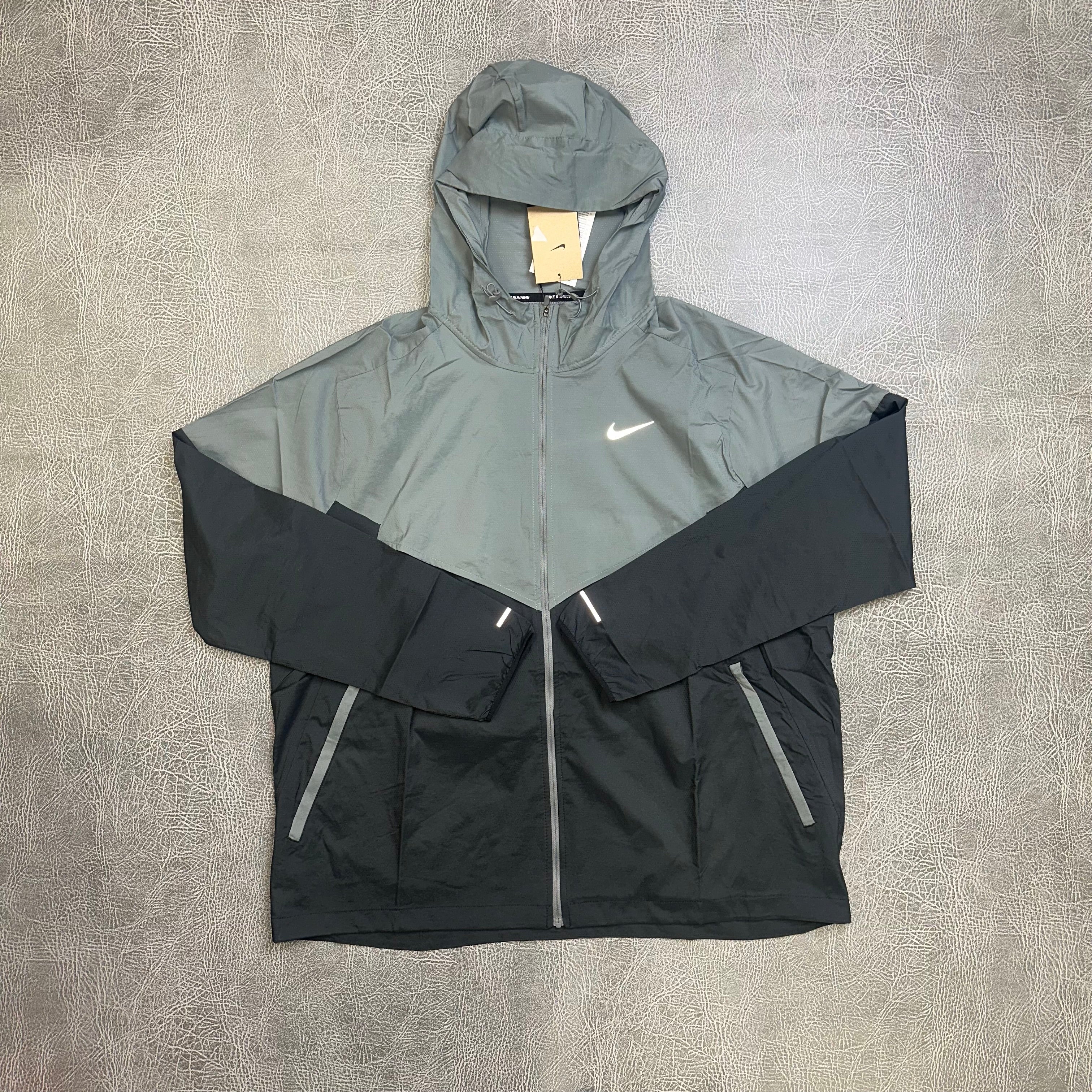 Nike Windbreaker Smoke Grey / Black HV6521-084 front view XL