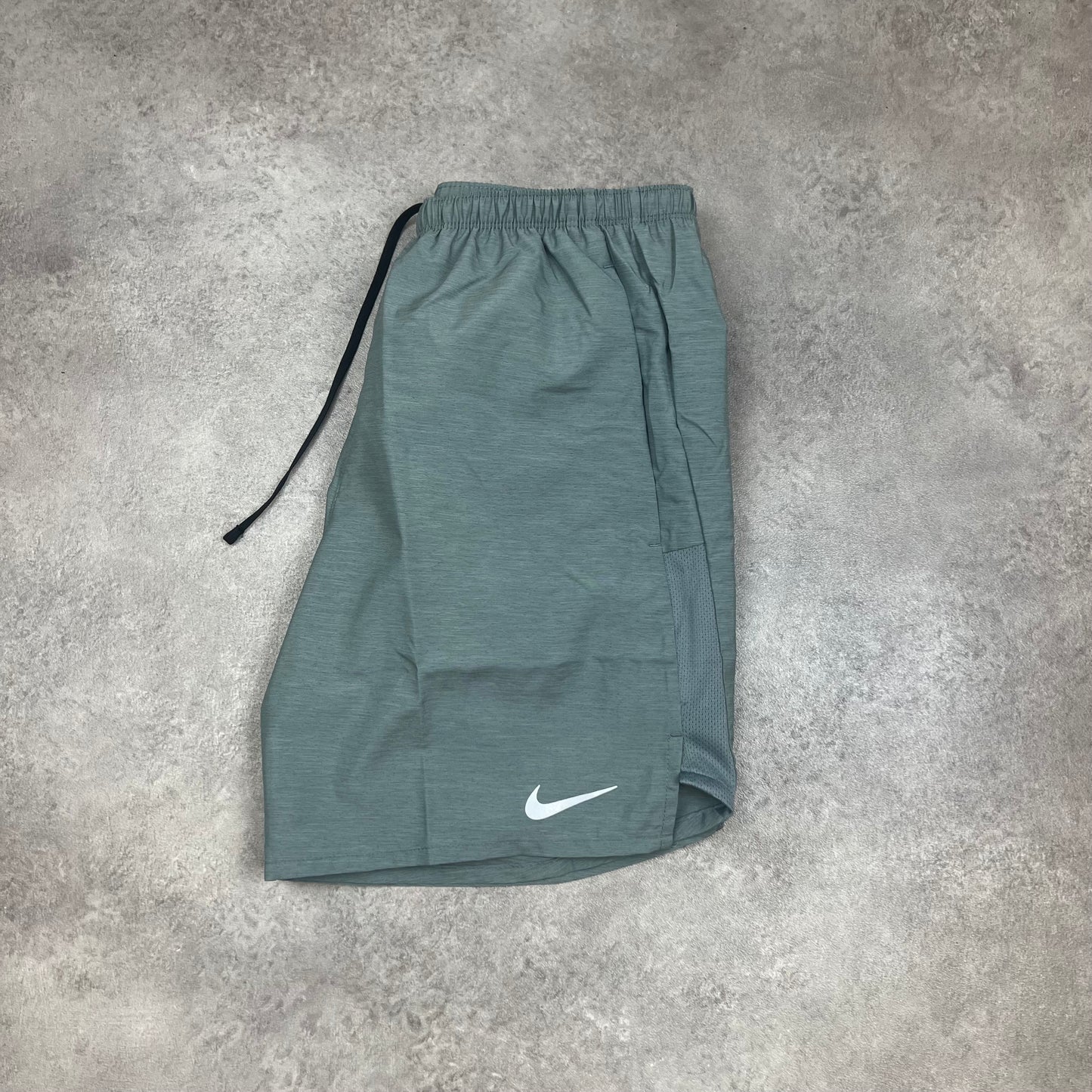 Nike Challenger Shorts 7 Inch Grey