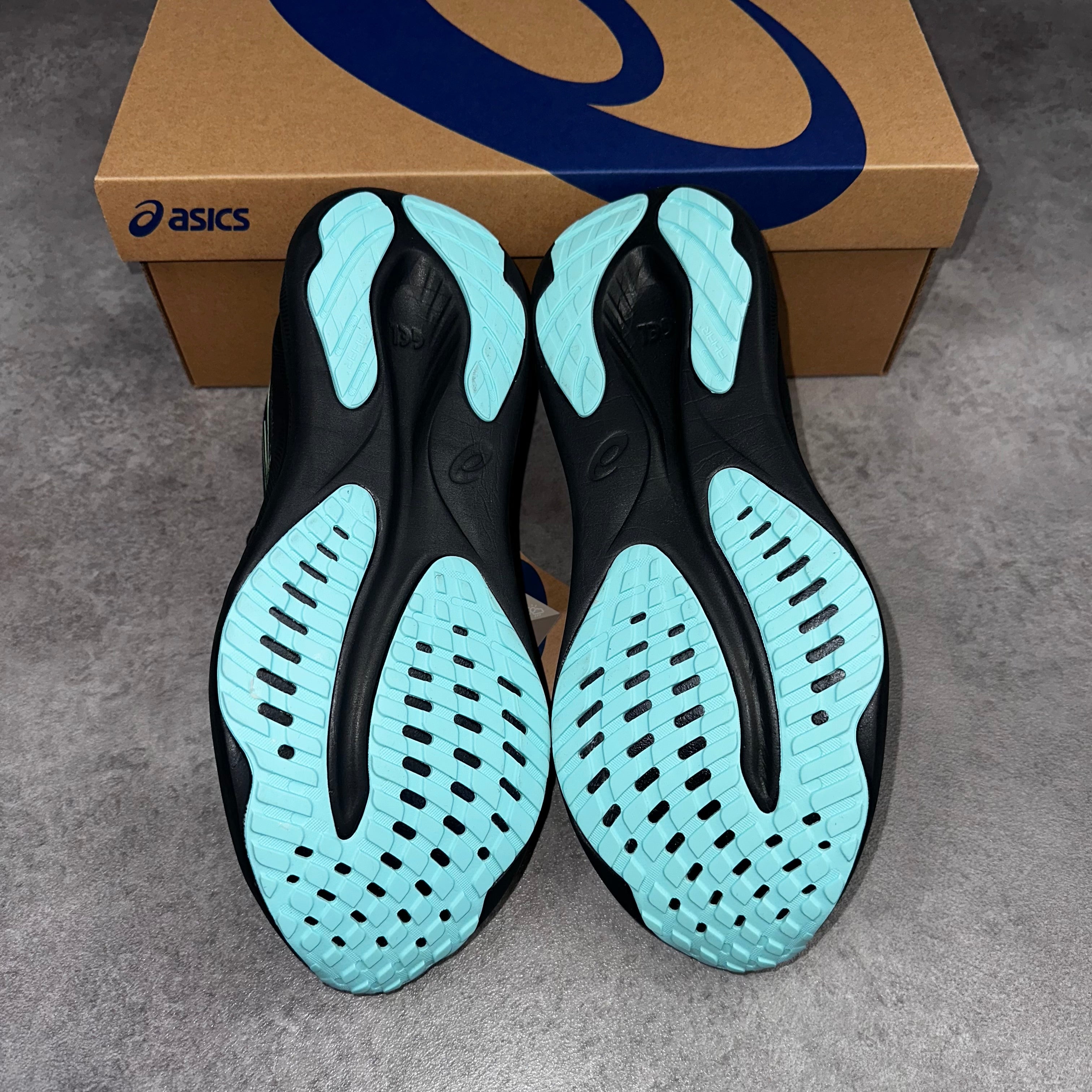 ASICS Gel-Pulse 15 Goretex Black / Illuminate Green outsole view