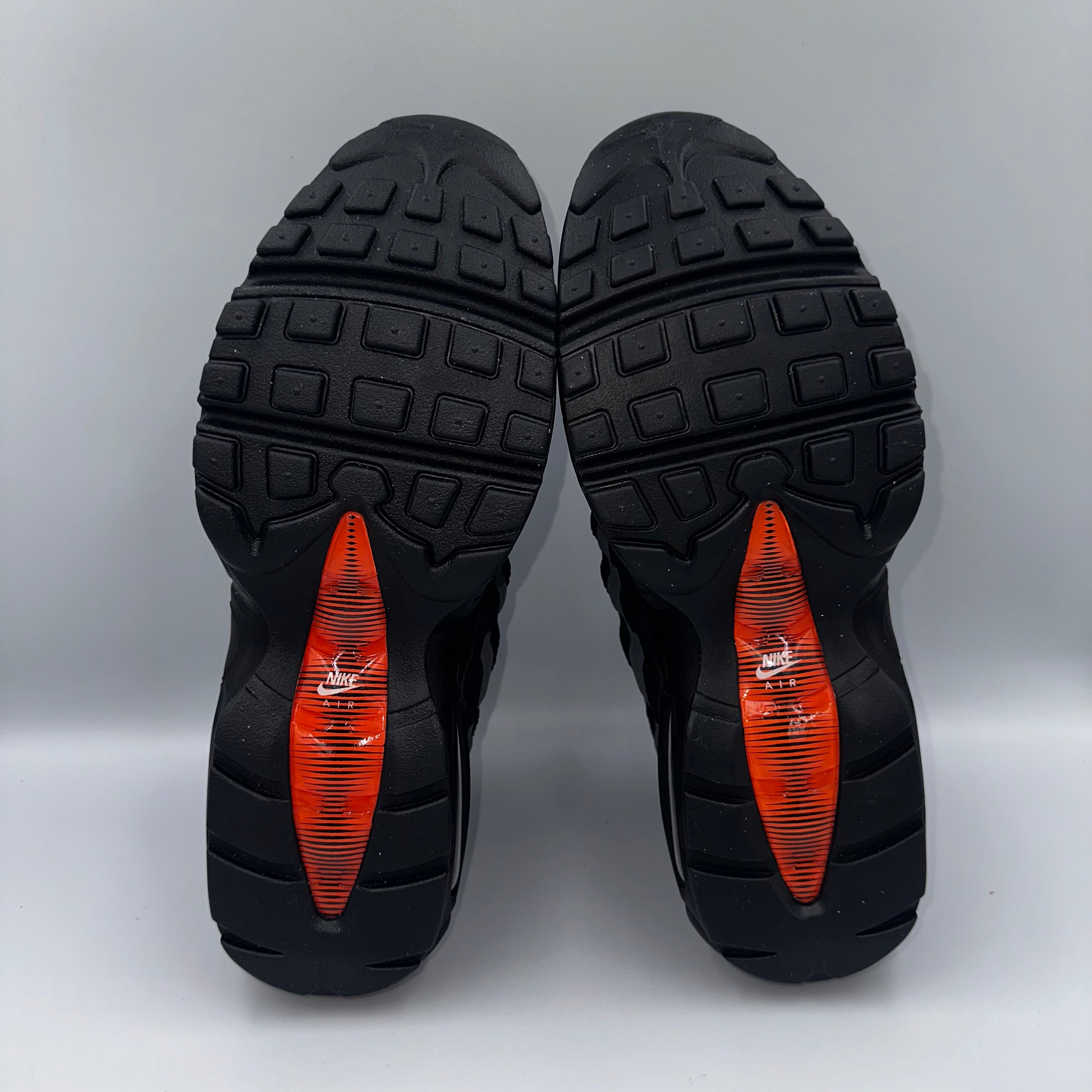 Nike Air Max 95 Safety Orange heel and counter detail