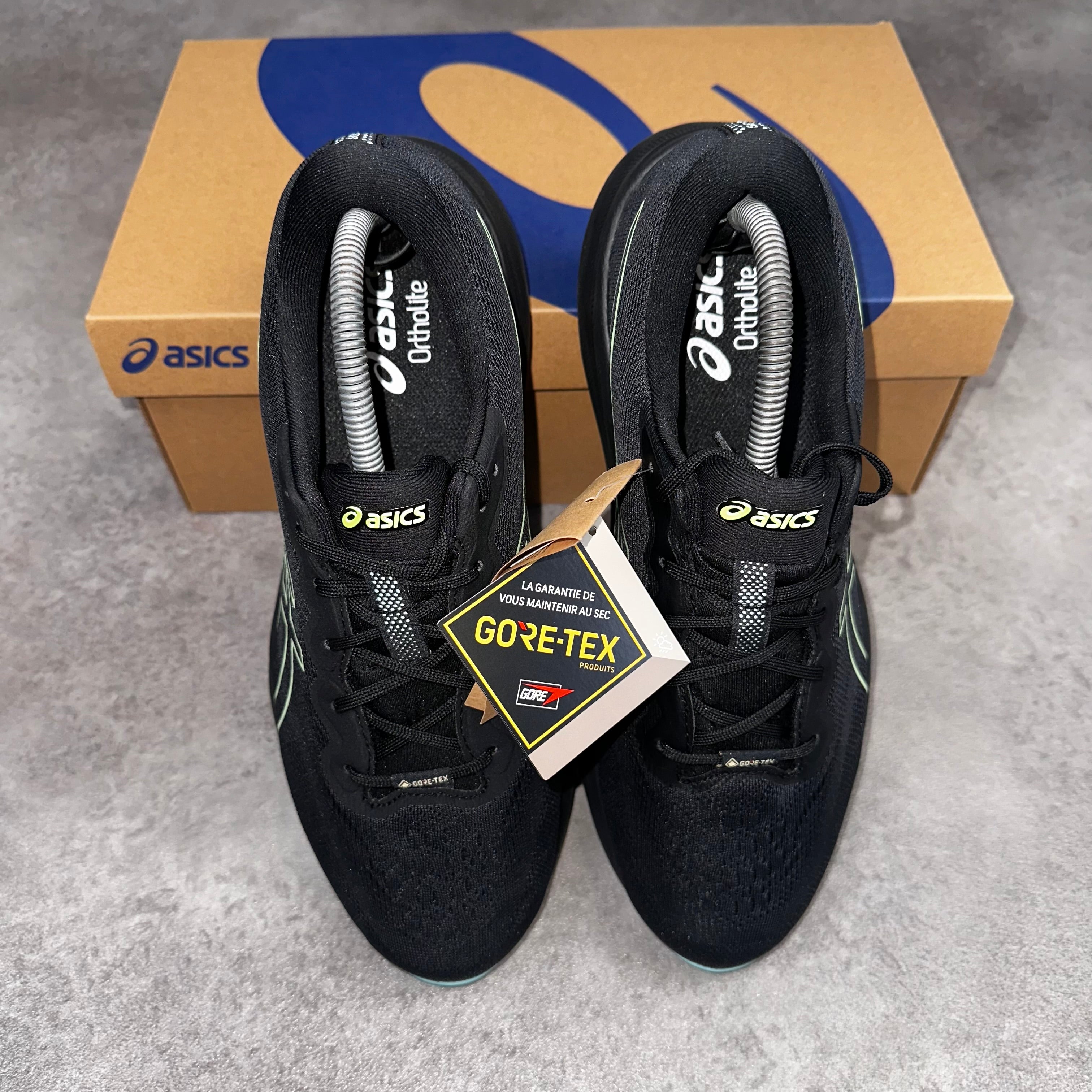 ASICS Gel-Pulse 15 Goretex Black / Illuminate Green three-quarter front angle